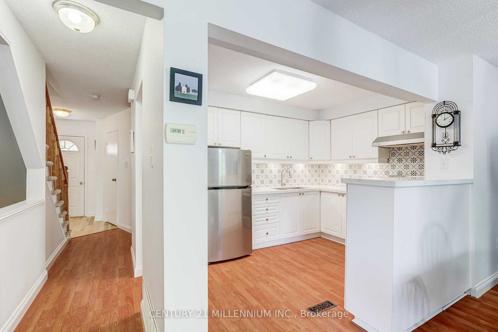 Photo 11 of 35 Tara Park Crescent, Brampton, Brampton North — HOMEH