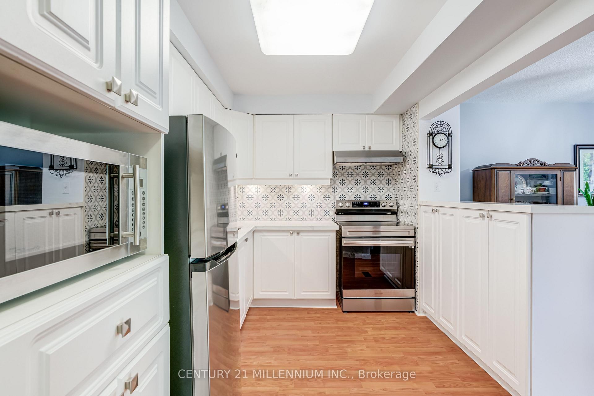 Photo 12 of 35 Tara Park Crescent, Brampton, Brampton North — HOMEH
