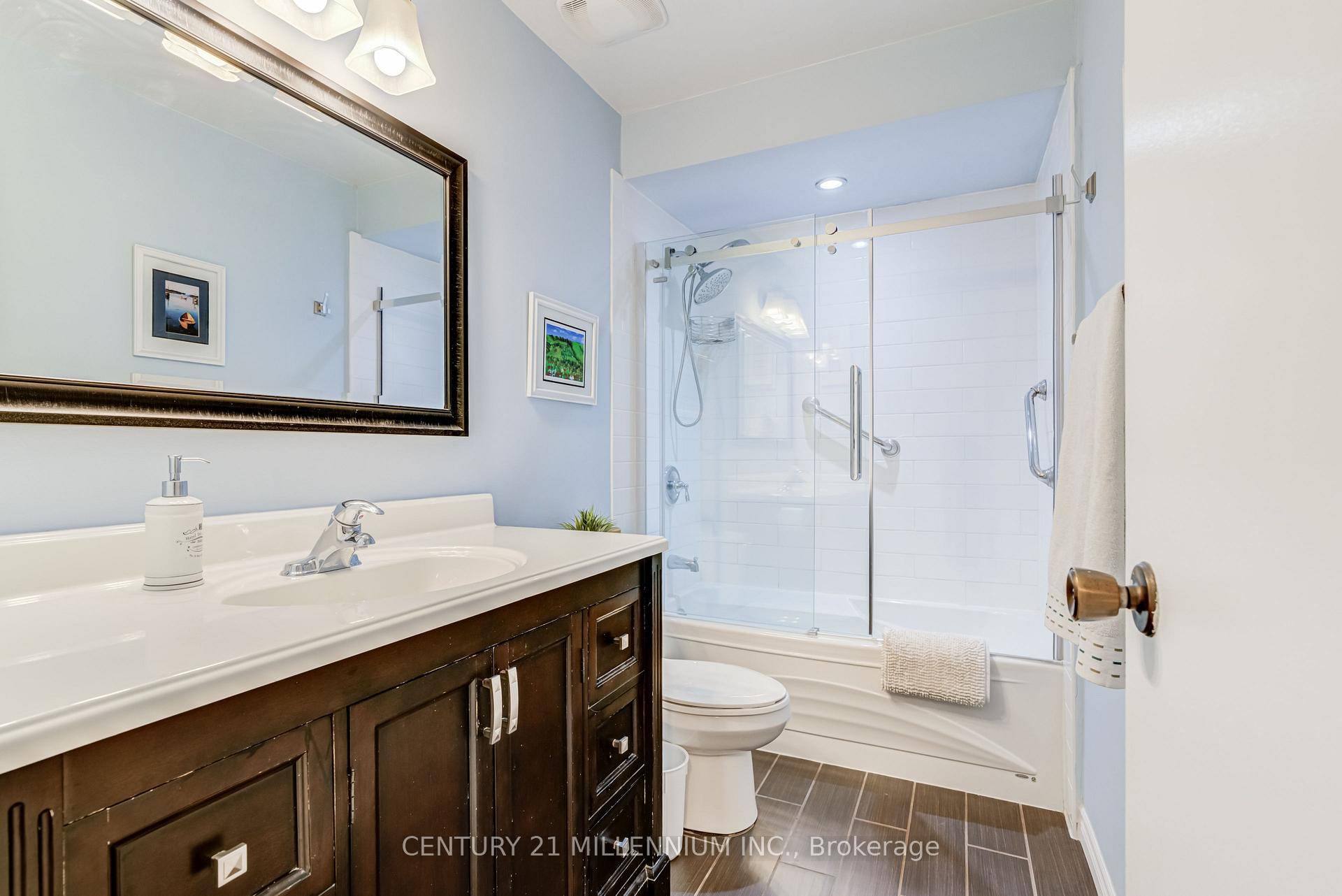 Photo 24 of 35 Tara Park Crescent, Brampton, Brampton North — HOMEH