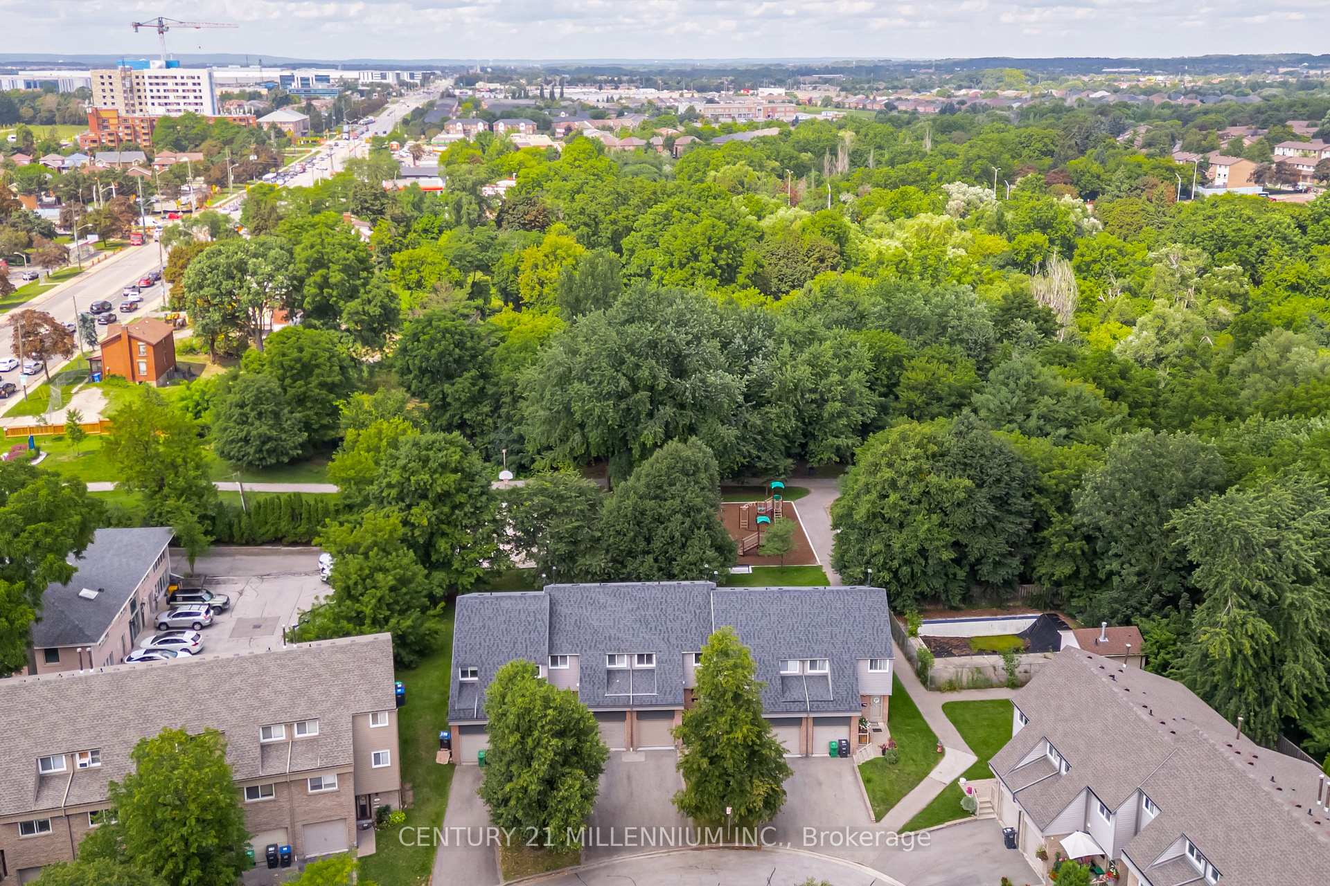 Photo 38 of 35 Tara Park Crescent, Brampton, Brampton North — HOMEH