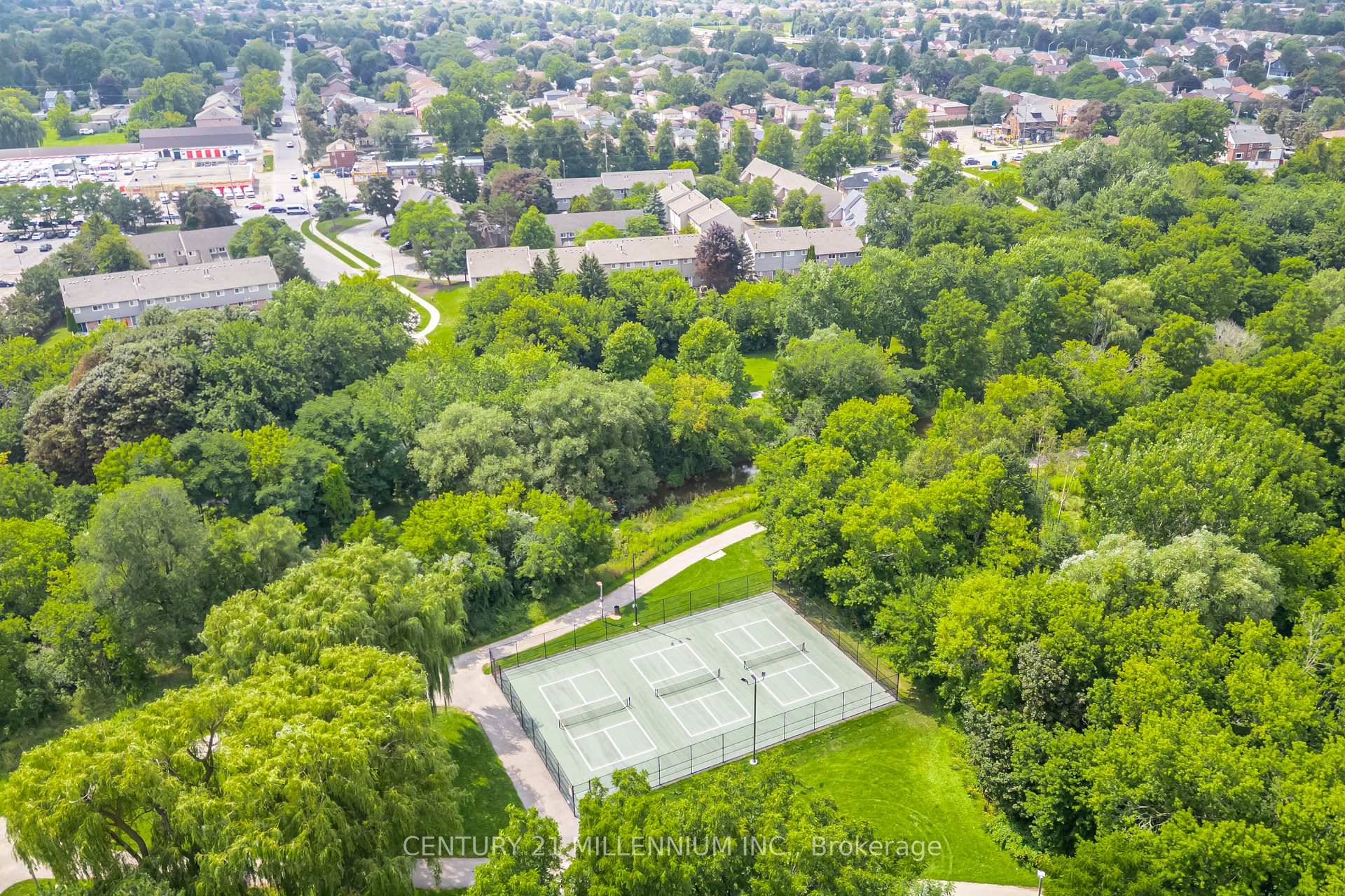Photo 39 of 35 Tara Park Crescent, Brampton, Brampton North — HOMEH