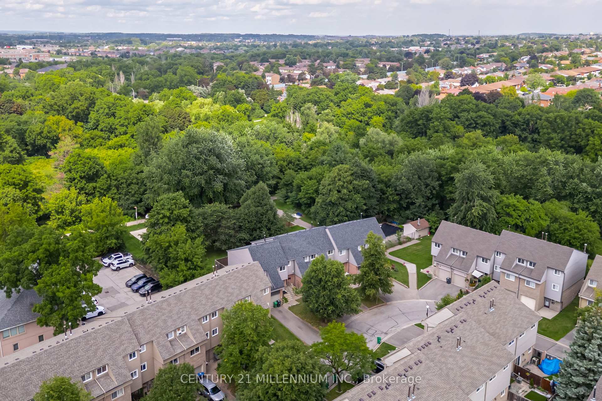 Photo 40 of 35 Tara Park Crescent, Brampton, Brampton North — HOMEH
