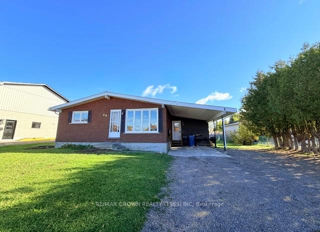 Photo 3 of 29 Seaborne Crescent, Kapuskasing — HOMEH