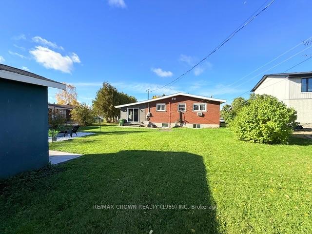 Photo 8 of 29 Seaborne Crescent, Kapuskasing — HOMEH