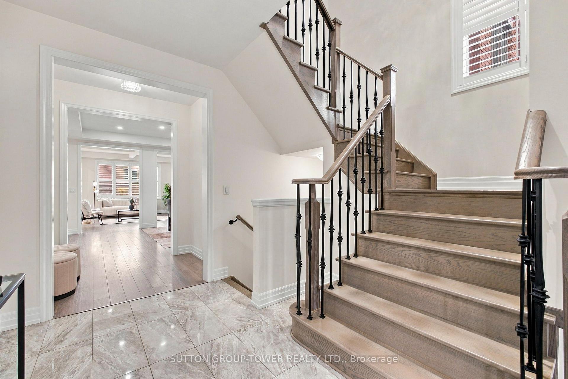 Photo 4 of 32 Cyprus Glen, East Gwillimbury, Holland Landing — HOMEH