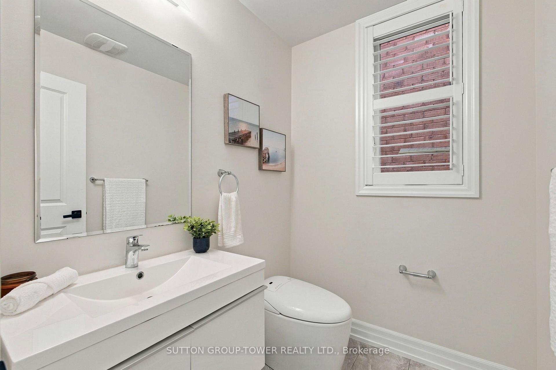 Photo 5 of 32 Cyprus Glen, East Gwillimbury, Holland Landing — HOMEH