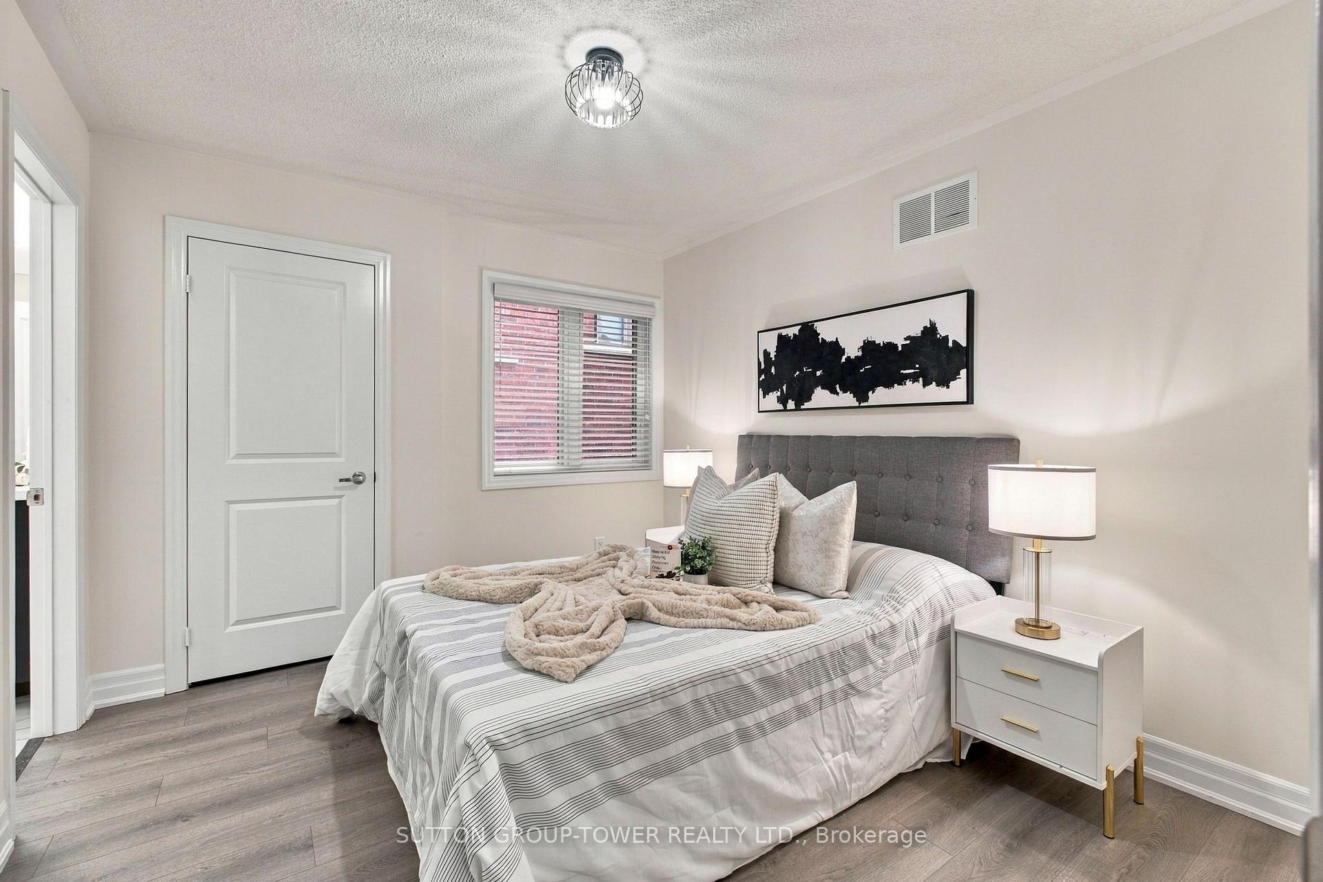 Photo 24 of 32 Cyprus Glen, East Gwillimbury, Holland Landing — HOMEH