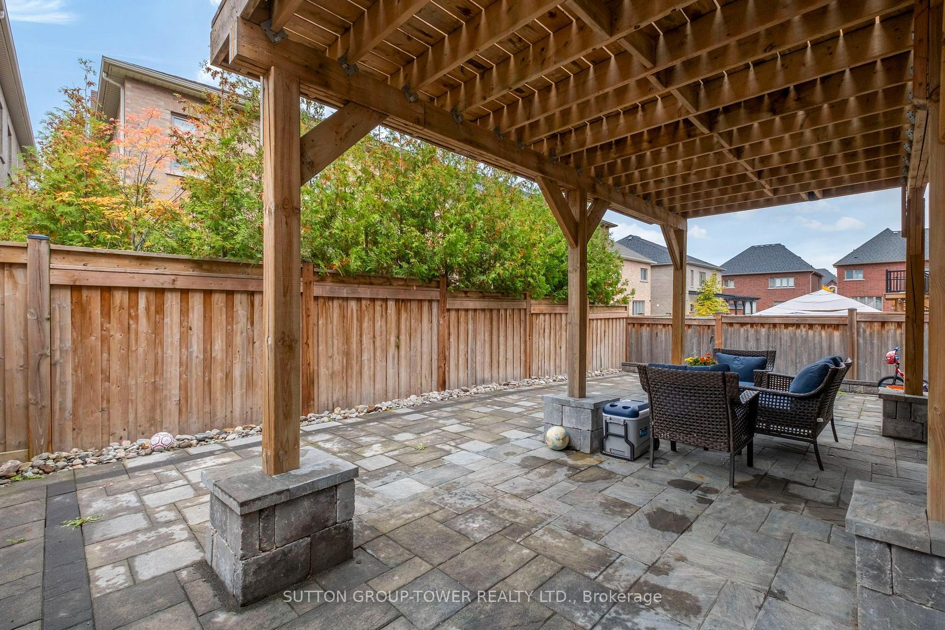 Photo 44 of 32 Cyprus Glen, East Gwillimbury, Holland Landing — HOMEH