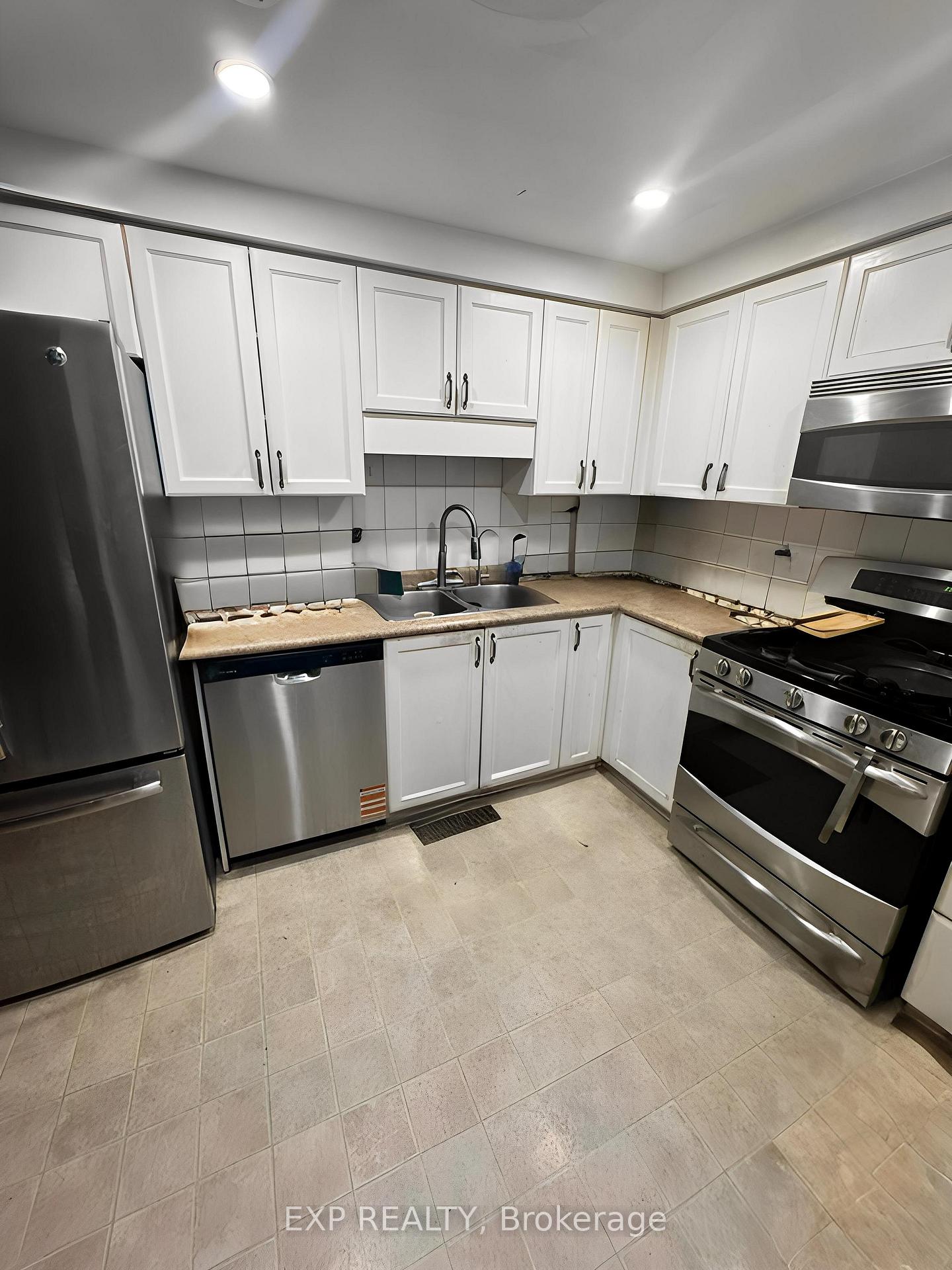 Photo 5 of 717 Activa Avenue, Kitchener, Larentian West — HOMEH