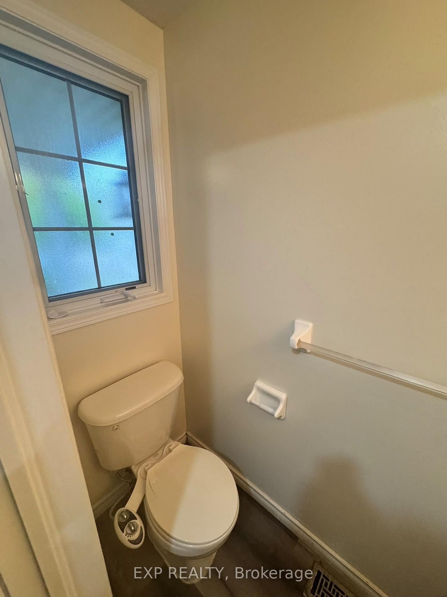 Photo 13 of 717 Activa Avenue, Kitchener, Larentian West — HOMEH