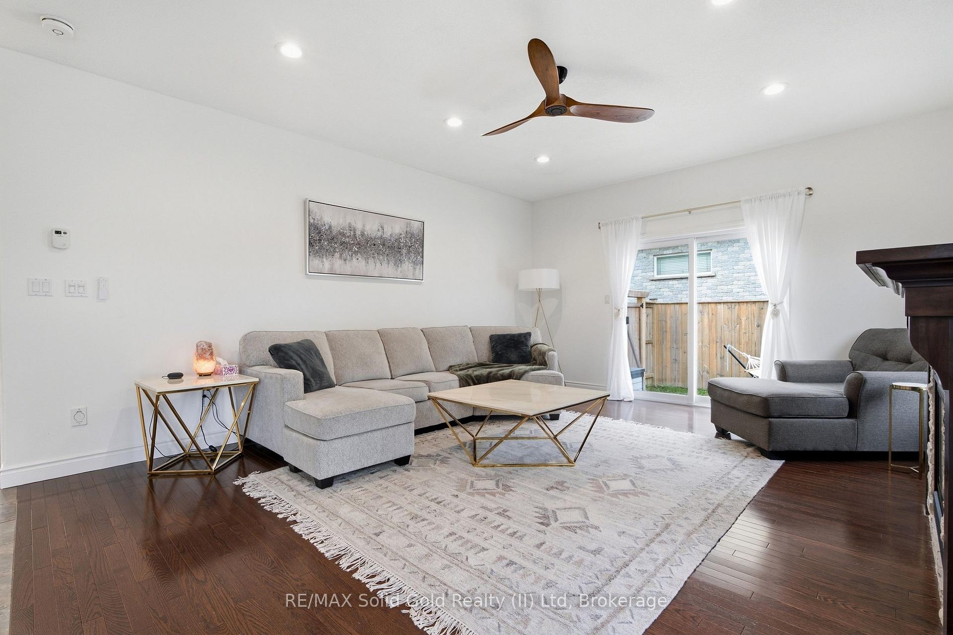 Photo 10 of 30 Vanevery Way, Stratford — HOMEH