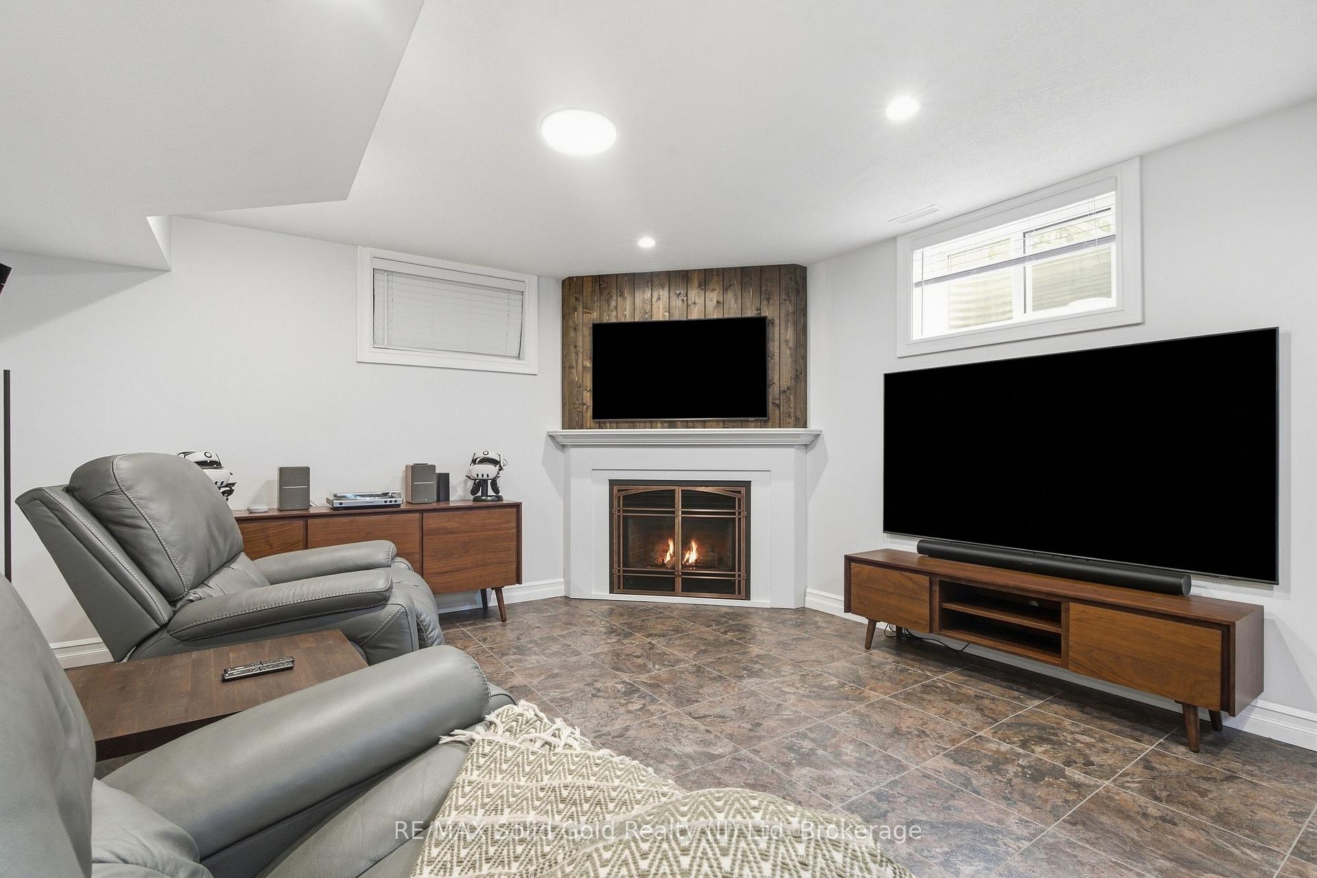 Photo 21 of 30 Vanevery Way, Stratford — HOMEH