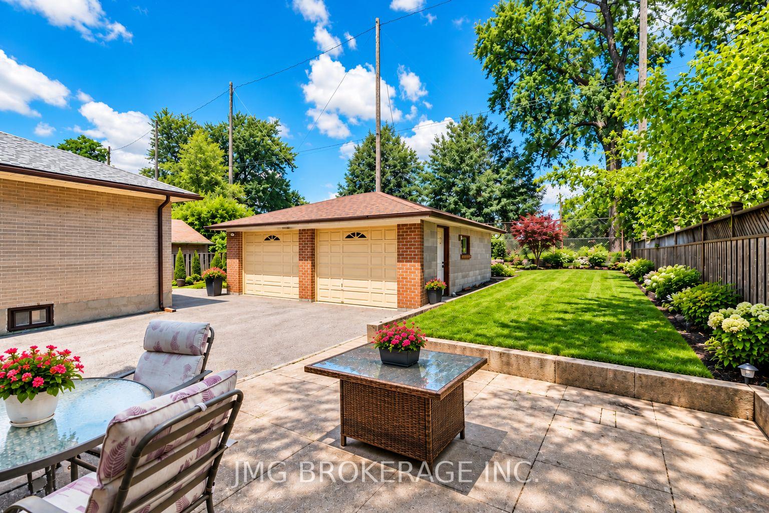 Photo 3 of 53 Foxrun Avenue, North York, Downsview-Roding-CFB — HOMEH