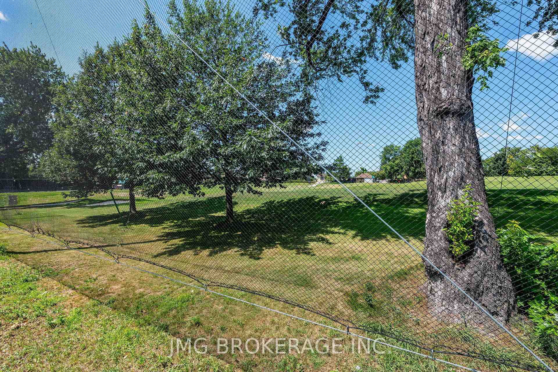 Photo 4 of 53 Foxrun Avenue, North York, Downsview-Roding-CFB — HOMEH