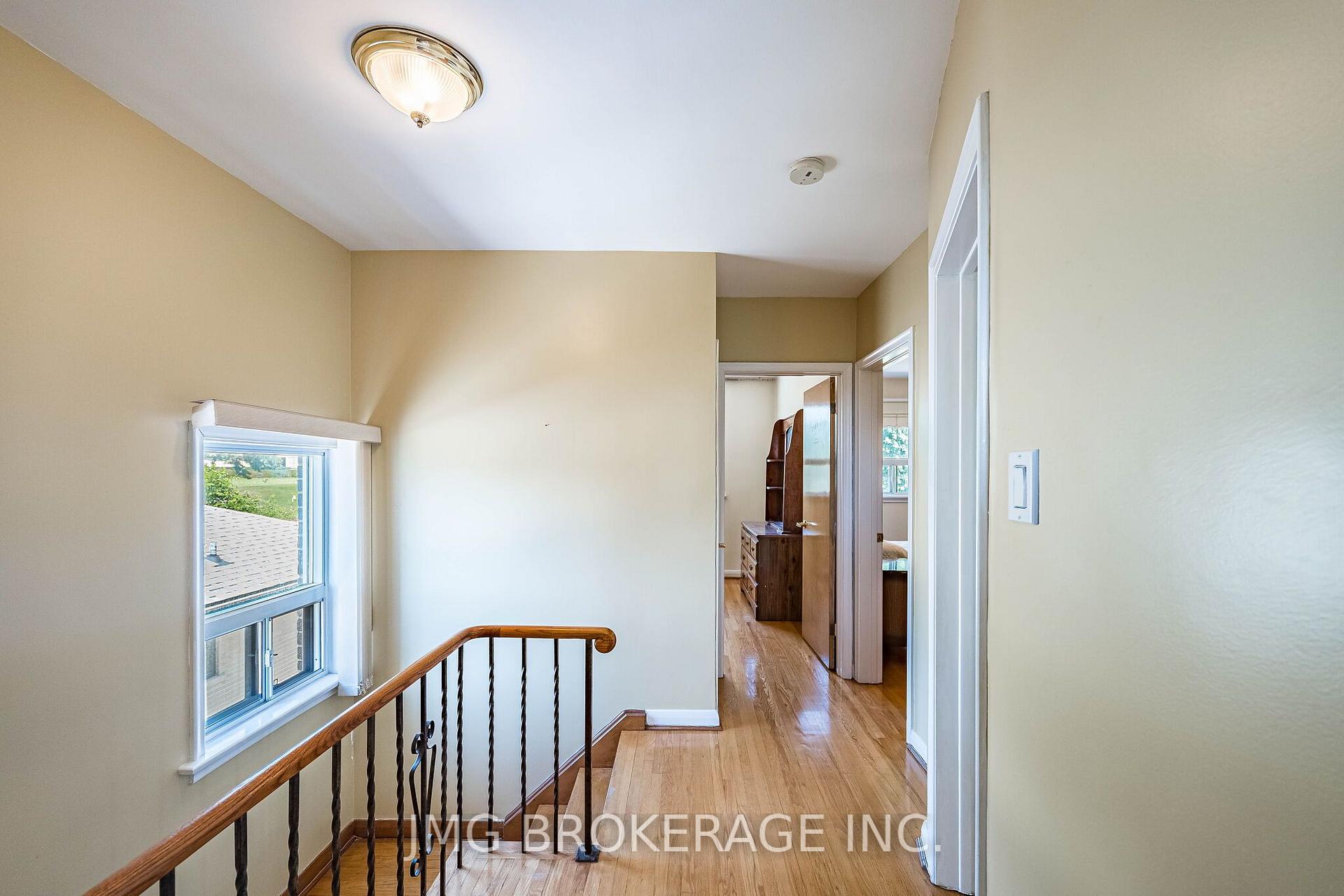 Photo 18 of 53 Foxrun Avenue, North York, Downsview-Roding-CFB — HOMEH