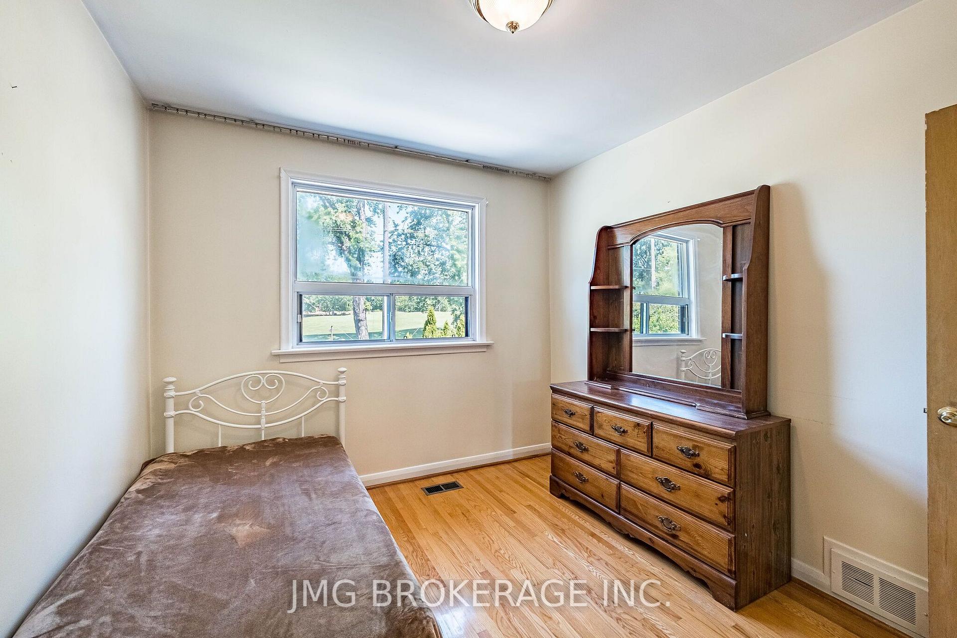 Photo 20 of 53 Foxrun Avenue, North York, Downsview-Roding-CFB — HOMEH