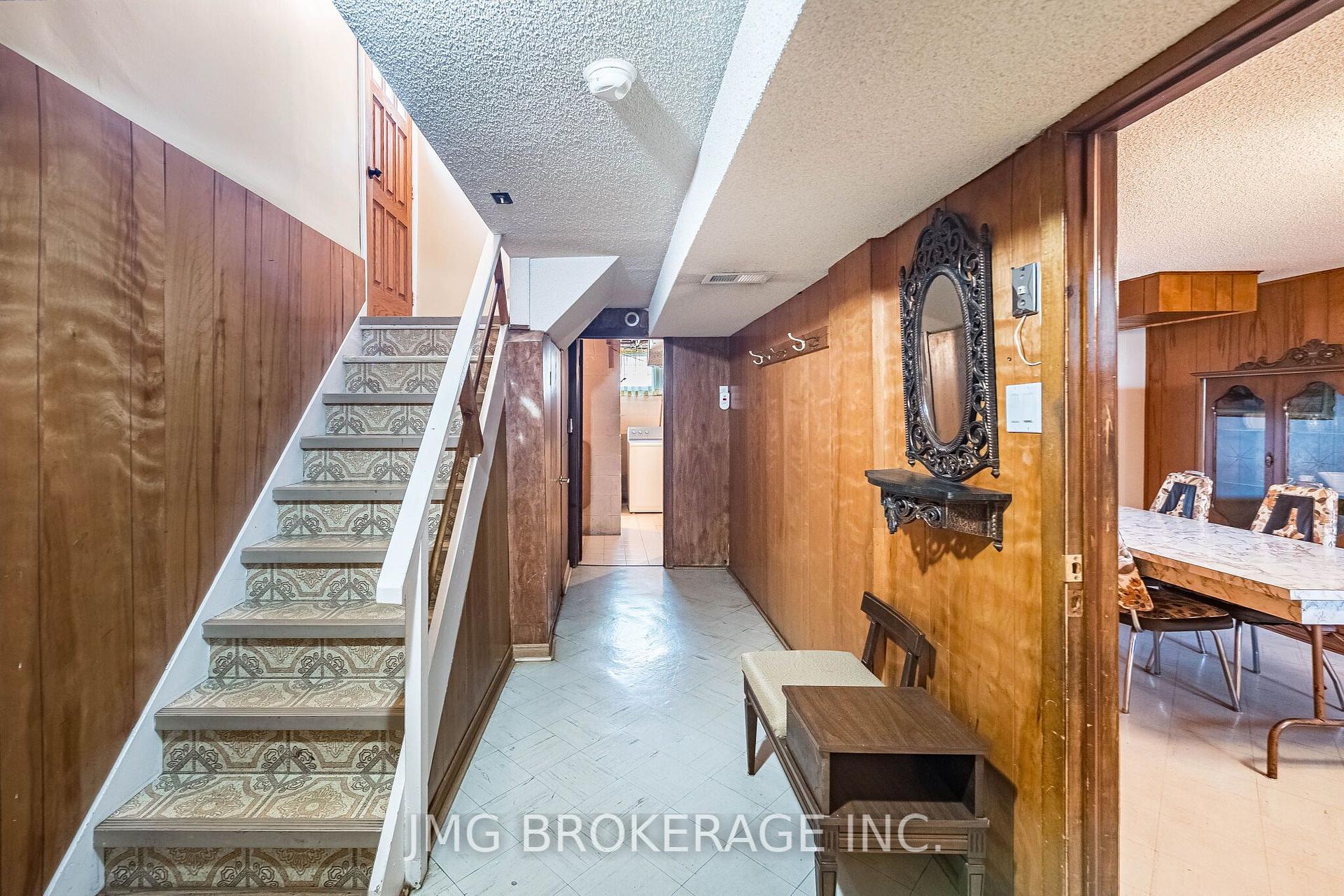 Photo 25 of 53 Foxrun Avenue, North York, Downsview-Roding-CFB — HOMEH