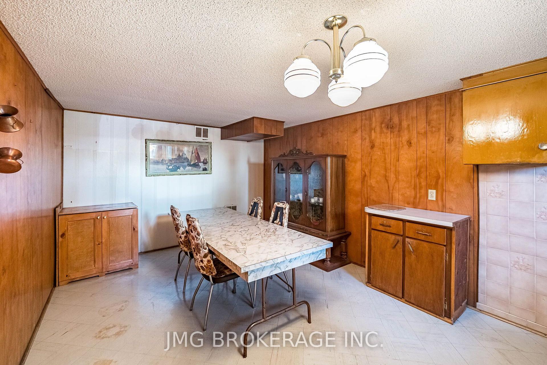 Photo 26 of 53 Foxrun Avenue, North York, Downsview-Roding-CFB — HOMEH