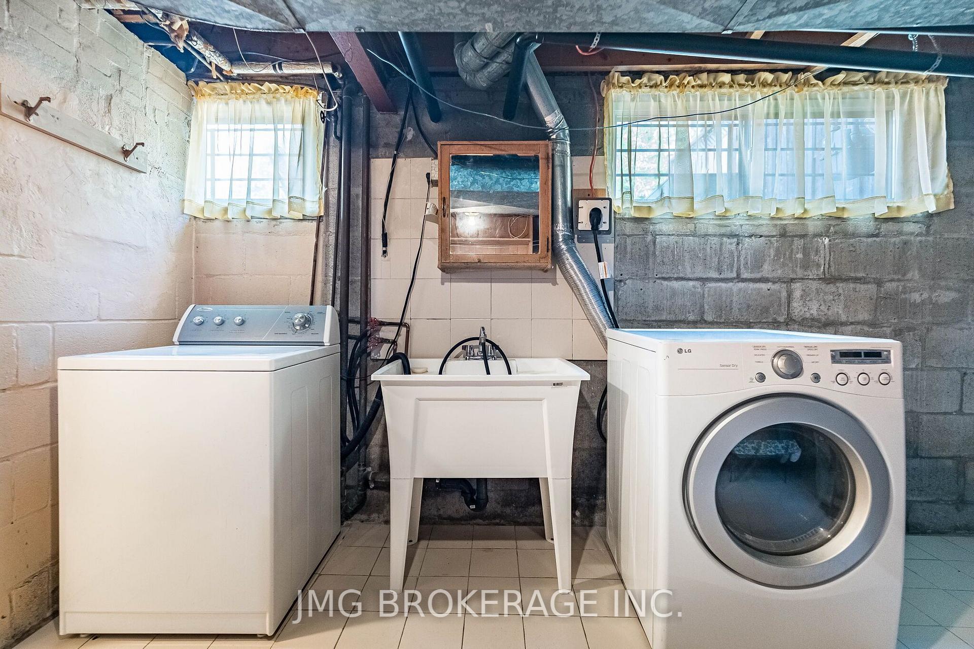 Photo 30 of 53 Foxrun Avenue, North York, Downsview-Roding-CFB — HOMEH