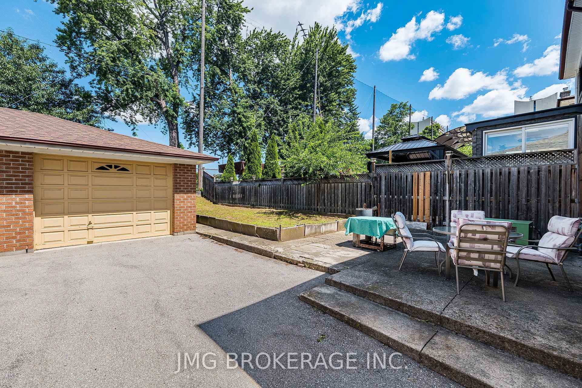 Photo 33 of 53 Foxrun Avenue, North York, Downsview-Roding-CFB — HOMEH