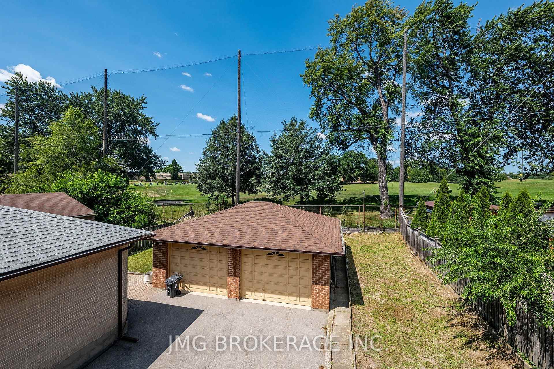 Photo 37 of 53 Foxrun Avenue, North York, Downsview-Roding-CFB — HOMEH