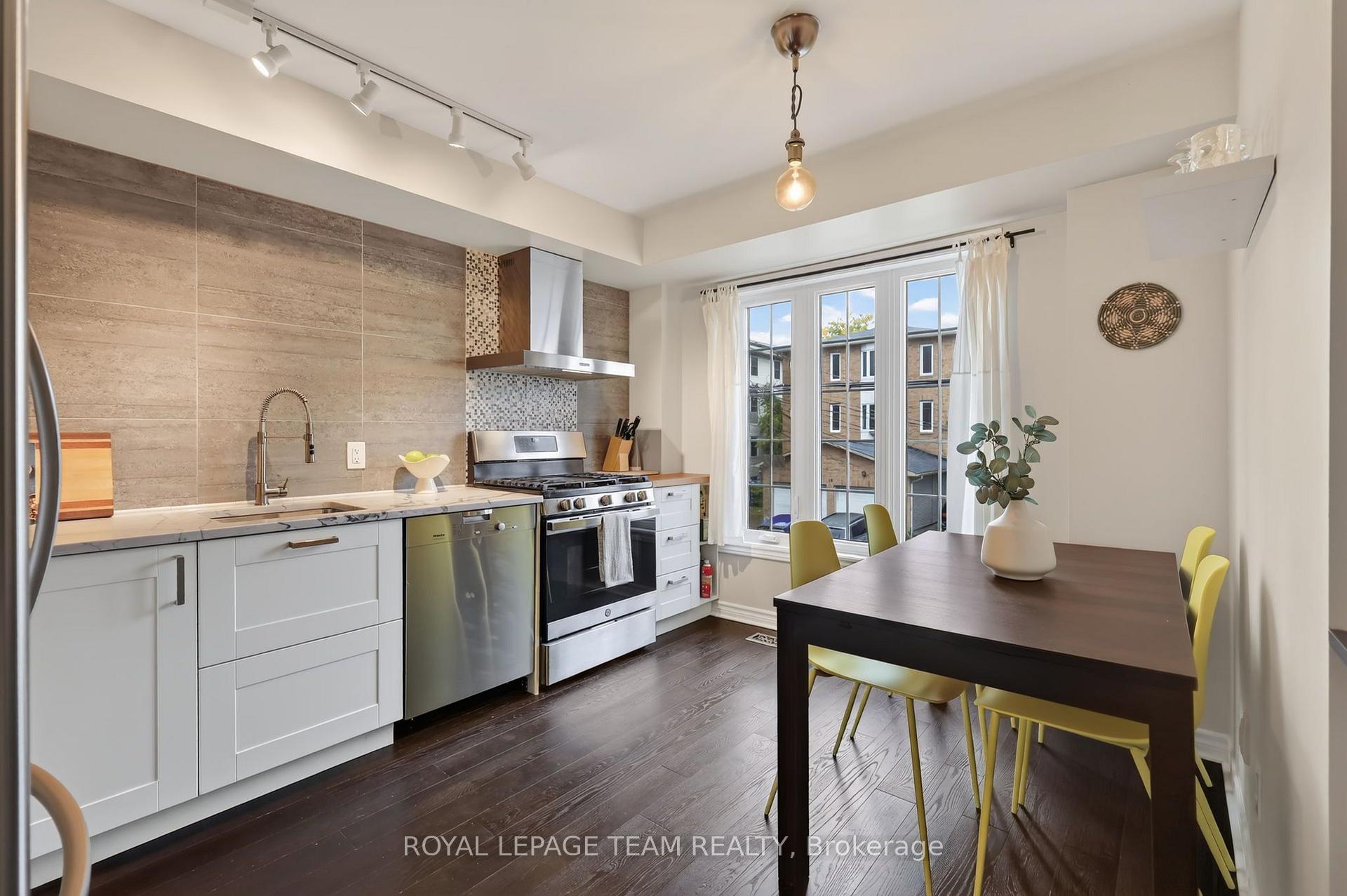 Photo 3 of Unit 11, 13 Robinson Avenue, Ottawa, Sandy Hill — HOMEH