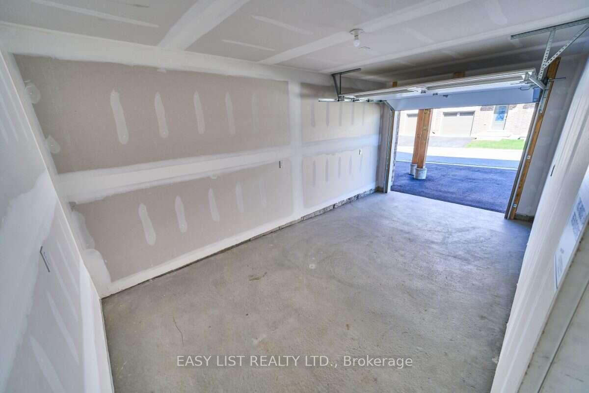 Photo 12 of 75 Addyman Crescent, Clarington, Newcastle — HOMEH