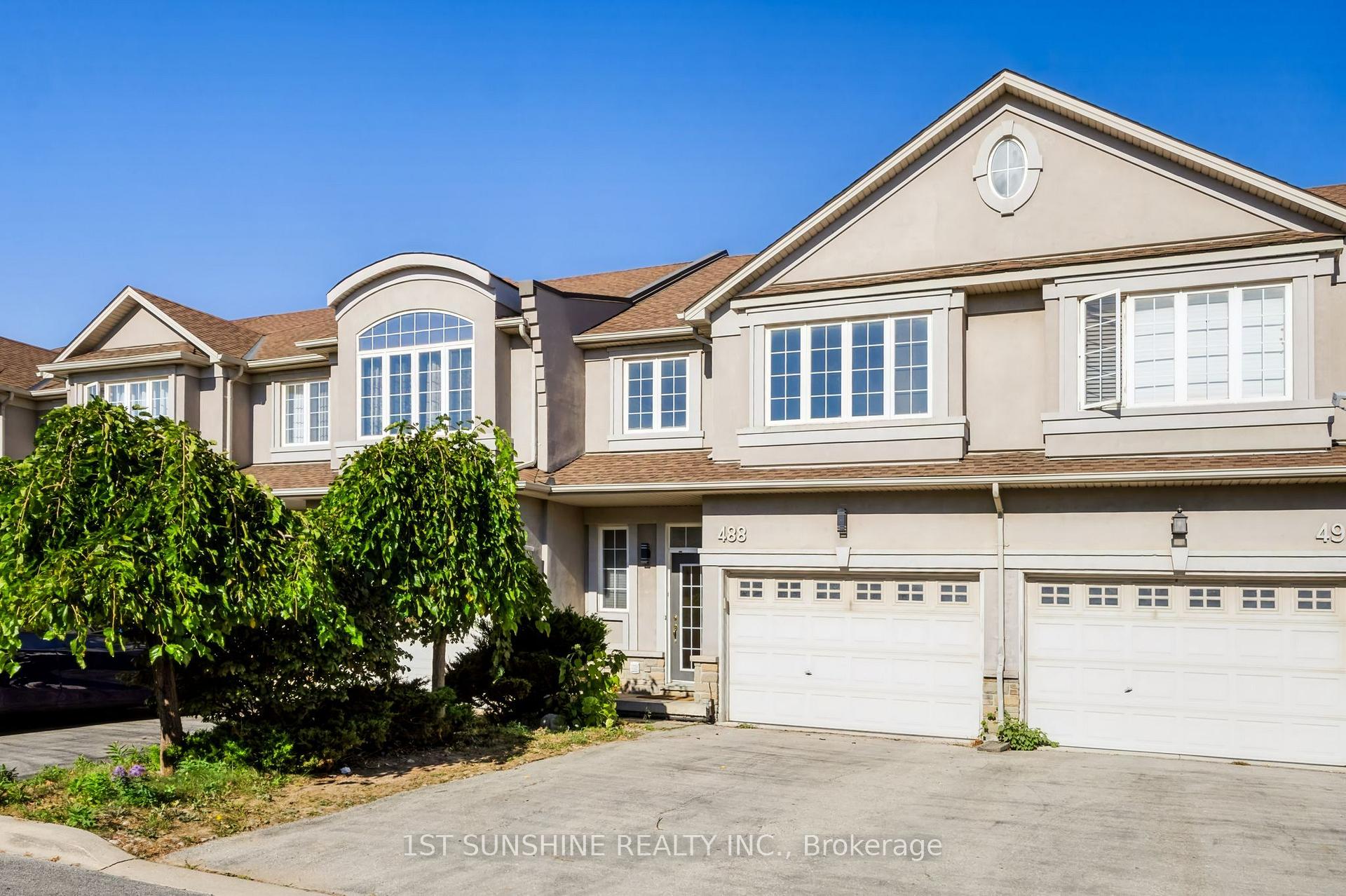 Photo 3 of 488 Stonehenge Drive, Hamilton, Meadowlands — HOMEH