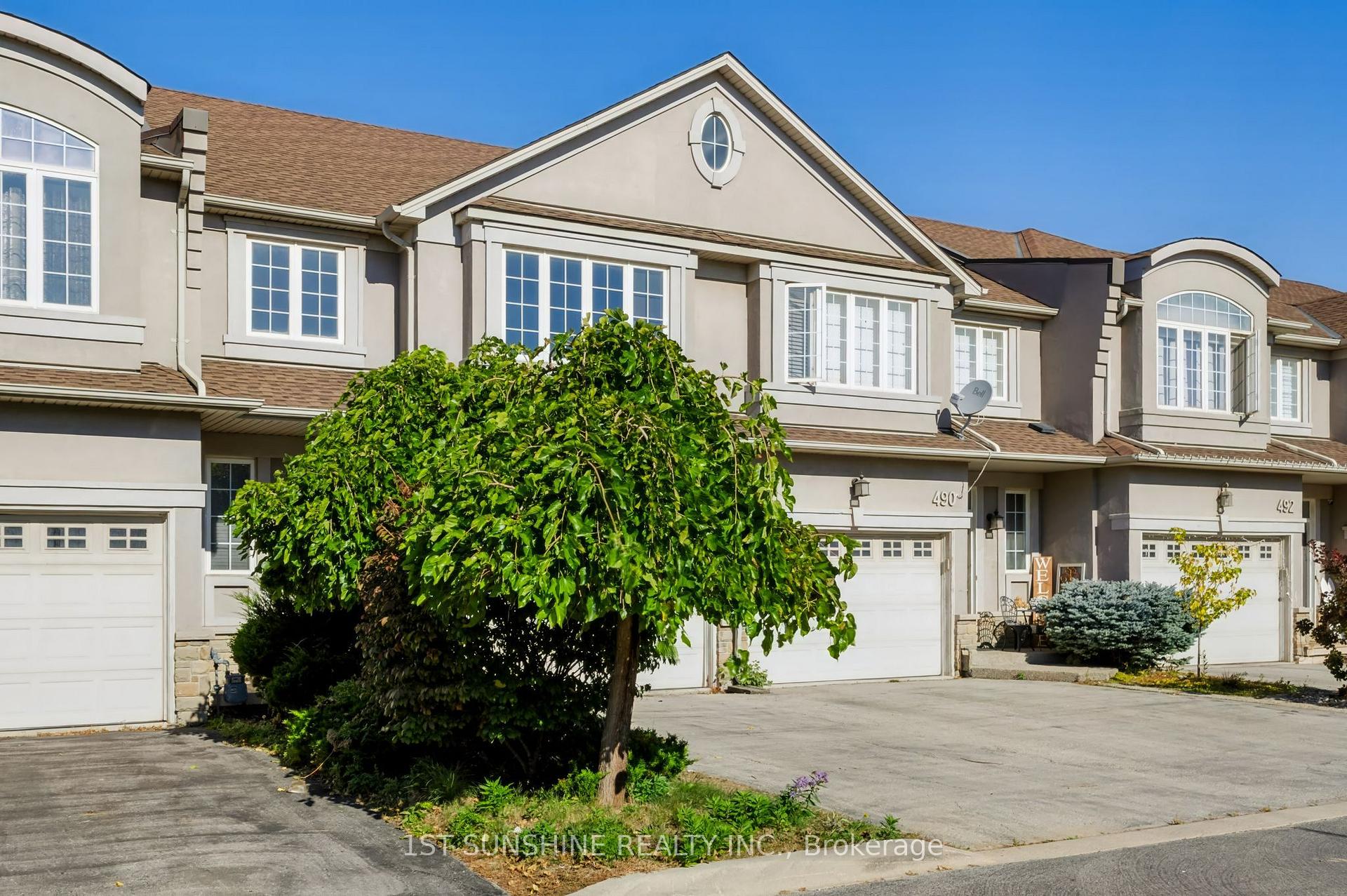 Photo 5 of 488 Stonehenge Drive, Hamilton, Meadowlands — HOMEH