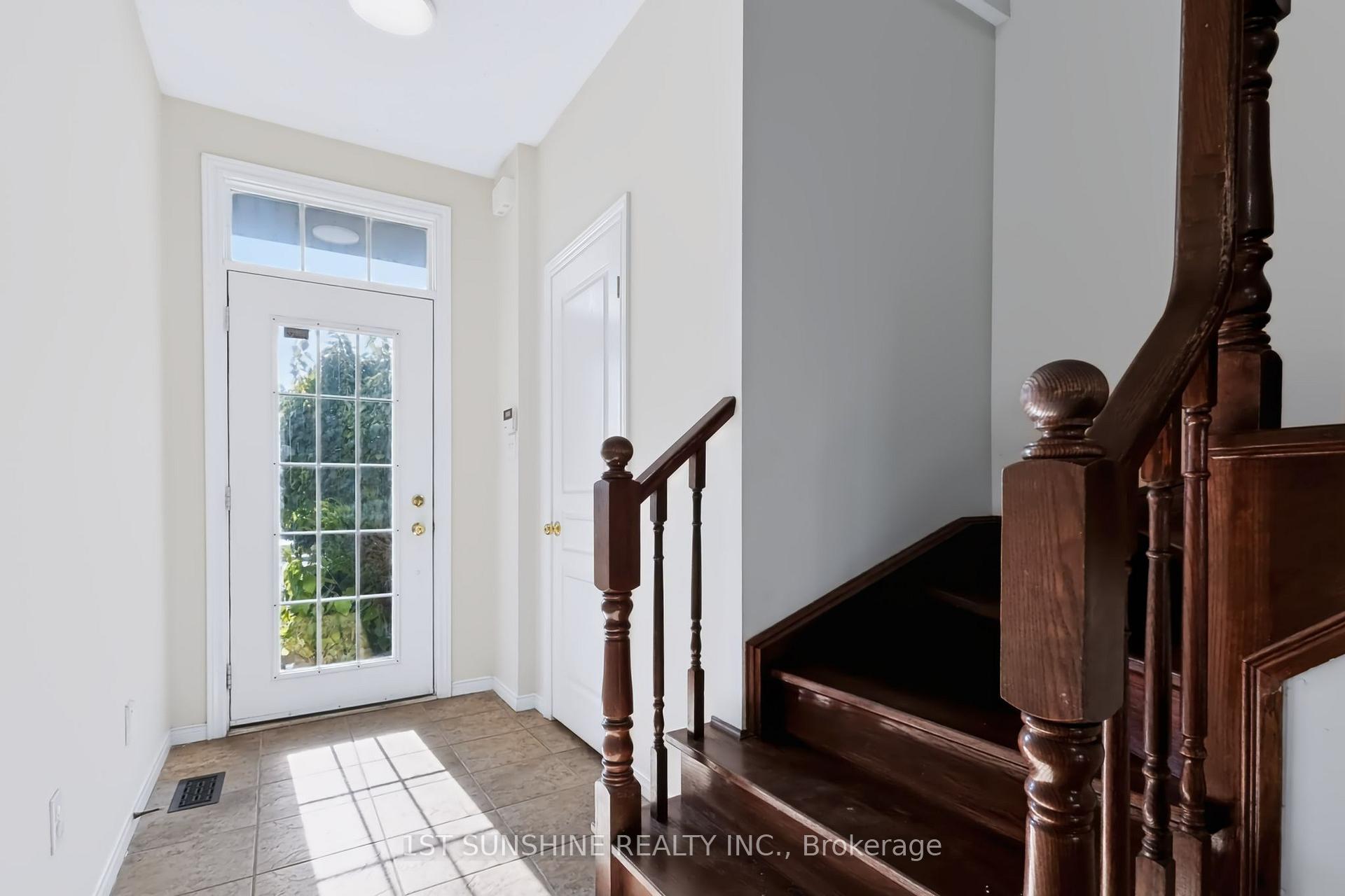 Photo 7 of 488 Stonehenge Drive, Hamilton, Meadowlands — HOMEH