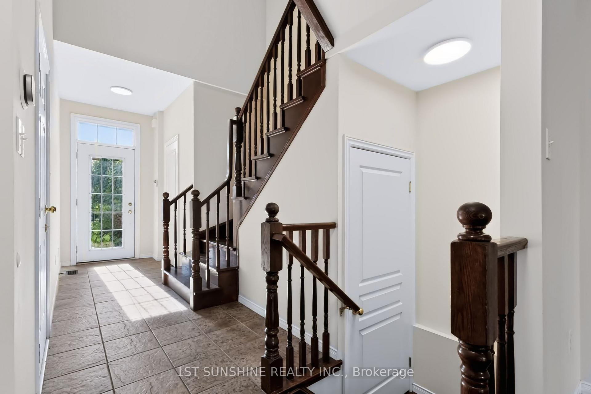 Photo 8 of 488 Stonehenge Drive, Hamilton, Meadowlands — HOMEH