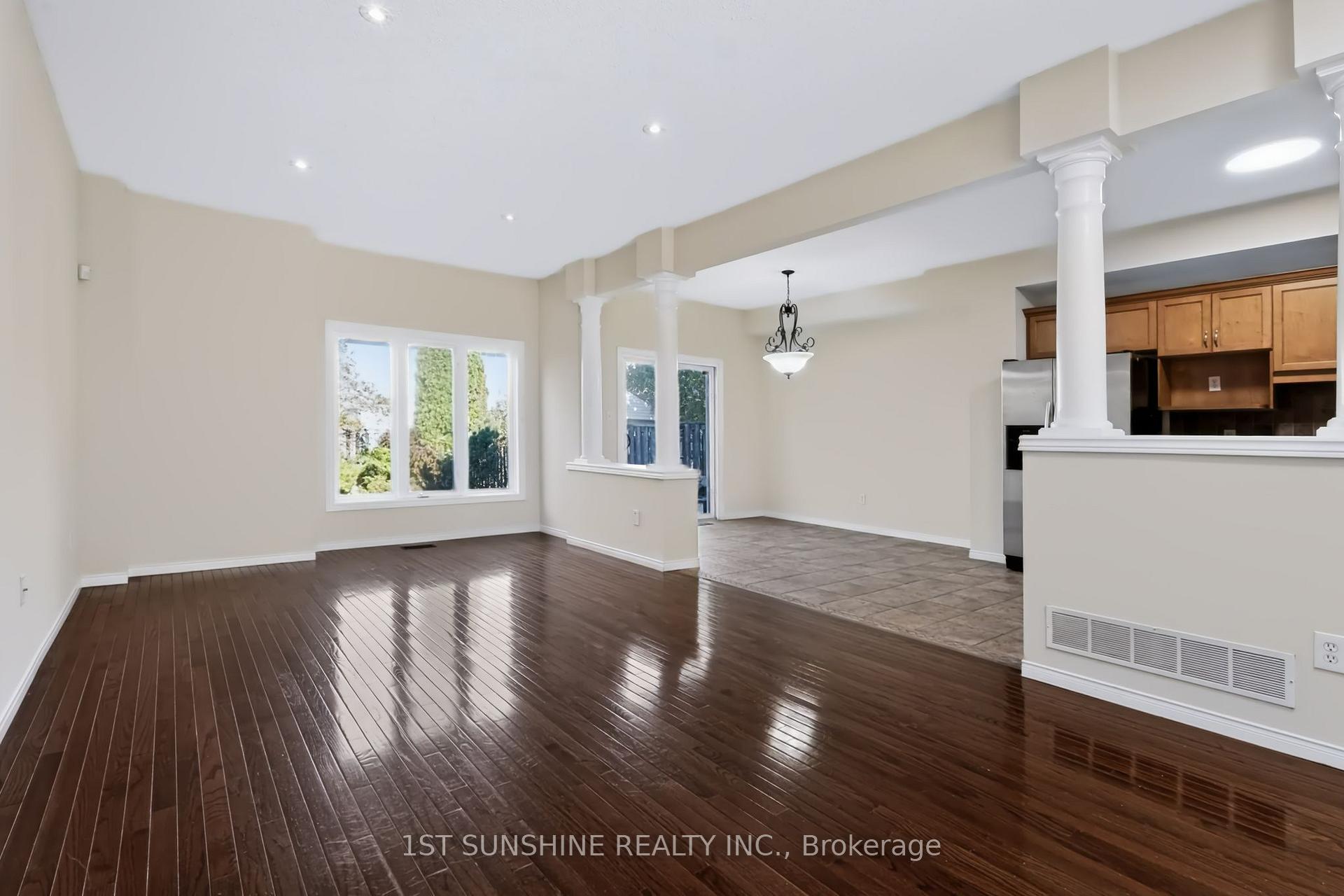 Photo 10 of 488 Stonehenge Drive, Hamilton, Meadowlands — HOMEH