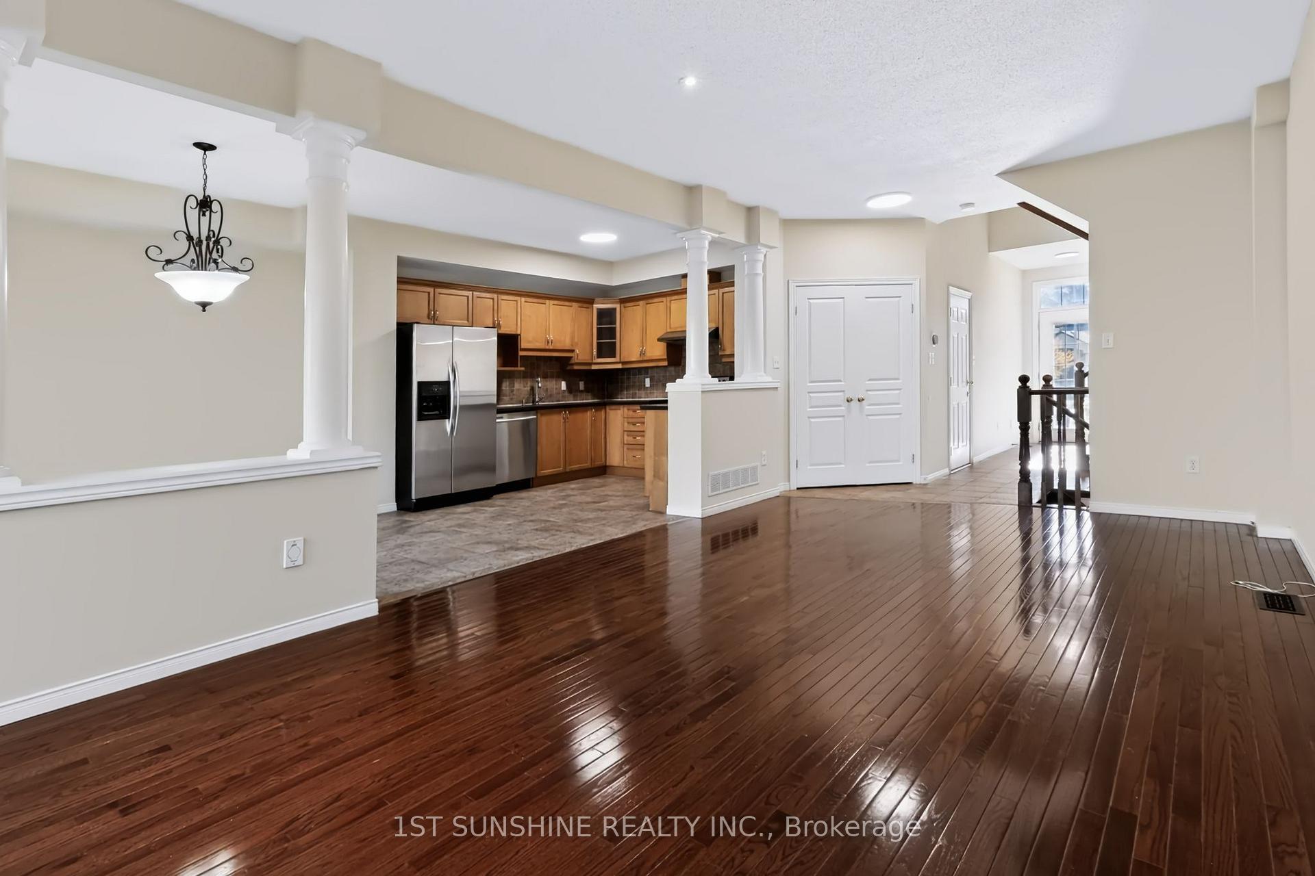 Photo 11 of 488 Stonehenge Drive, Hamilton, Meadowlands — HOMEH