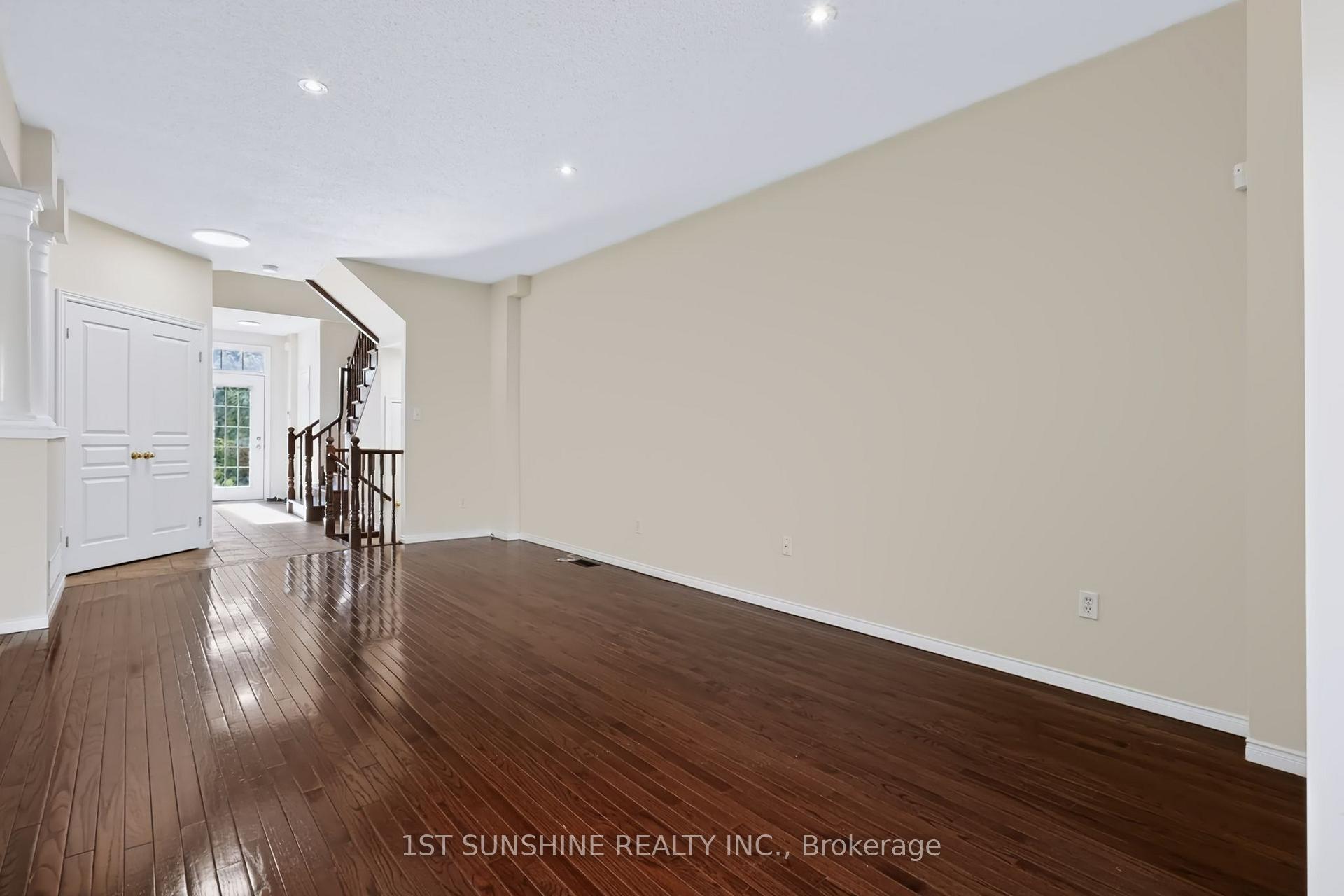 Photo 12 of 488 Stonehenge Drive, Hamilton, Meadowlands — HOMEH