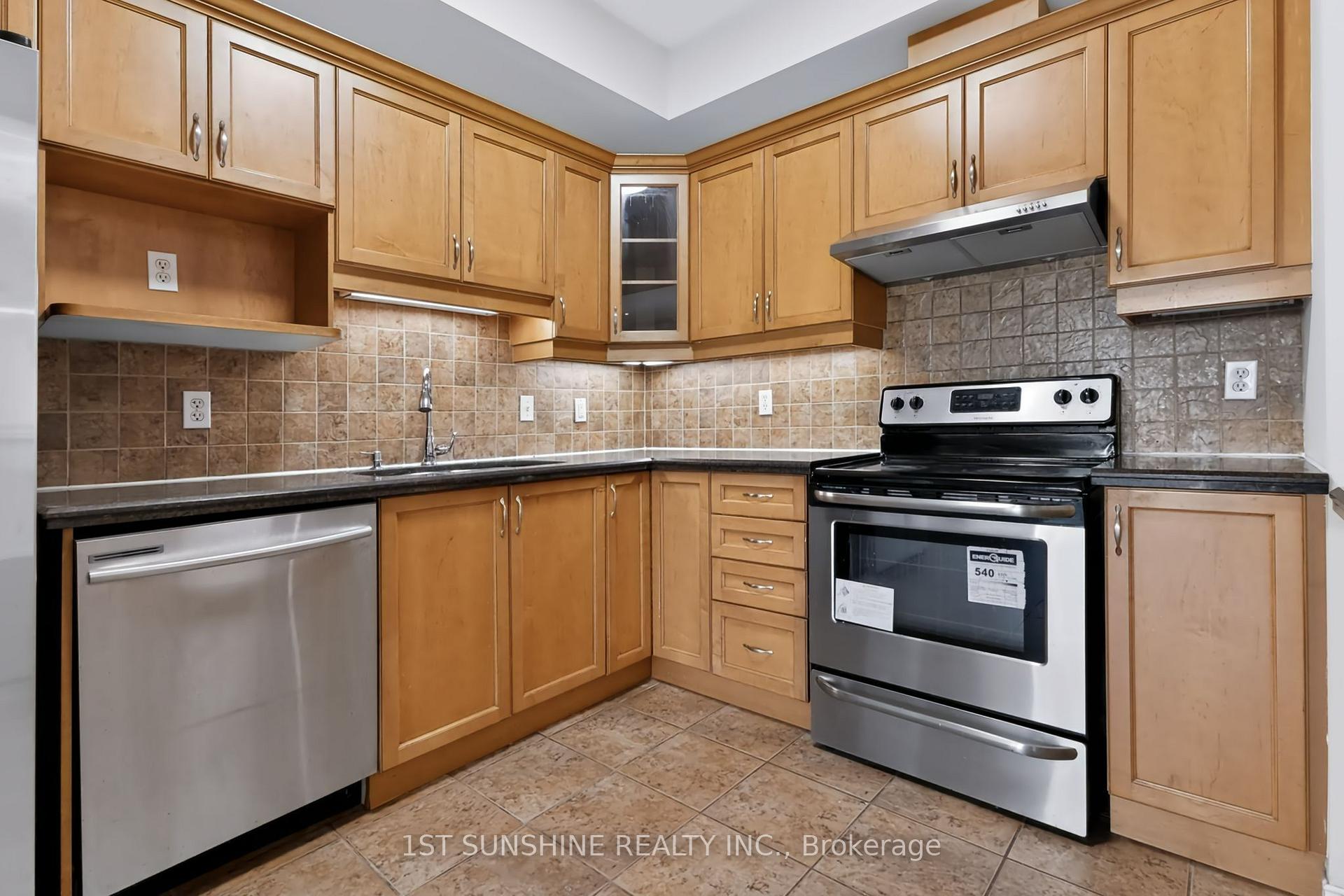 Photo 15 of 488 Stonehenge Drive, Hamilton, Meadowlands — HOMEH