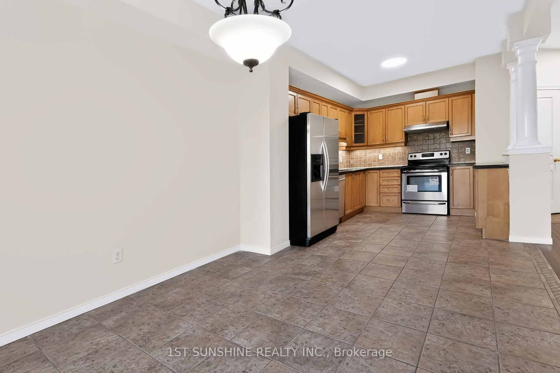 Photo 16 of 488 Stonehenge Drive, Hamilton, Meadowlands — HOMEH