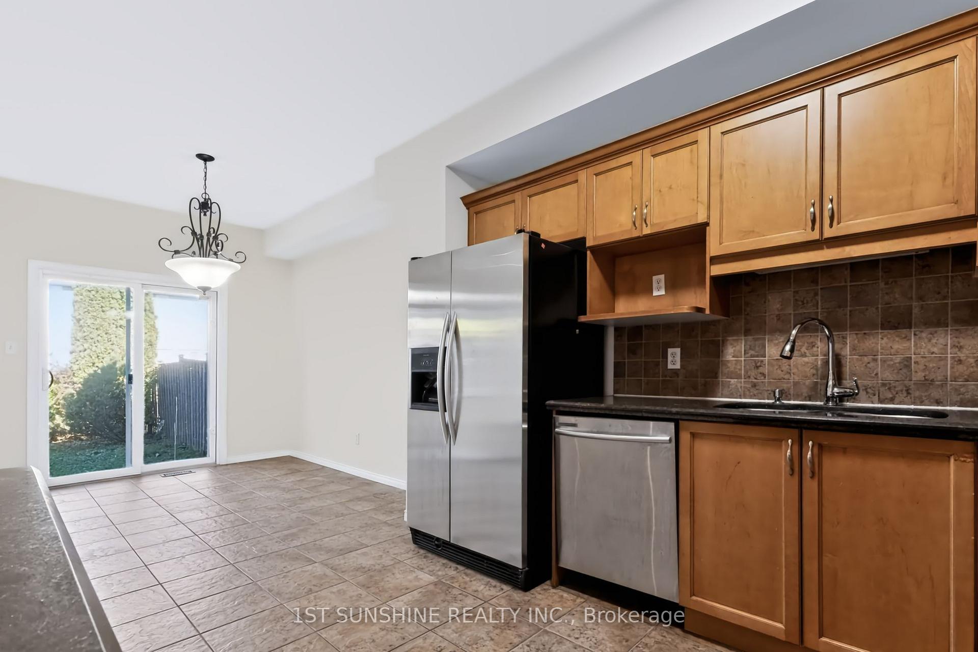 Photo 17 of 488 Stonehenge Drive, Hamilton, Meadowlands — HOMEH