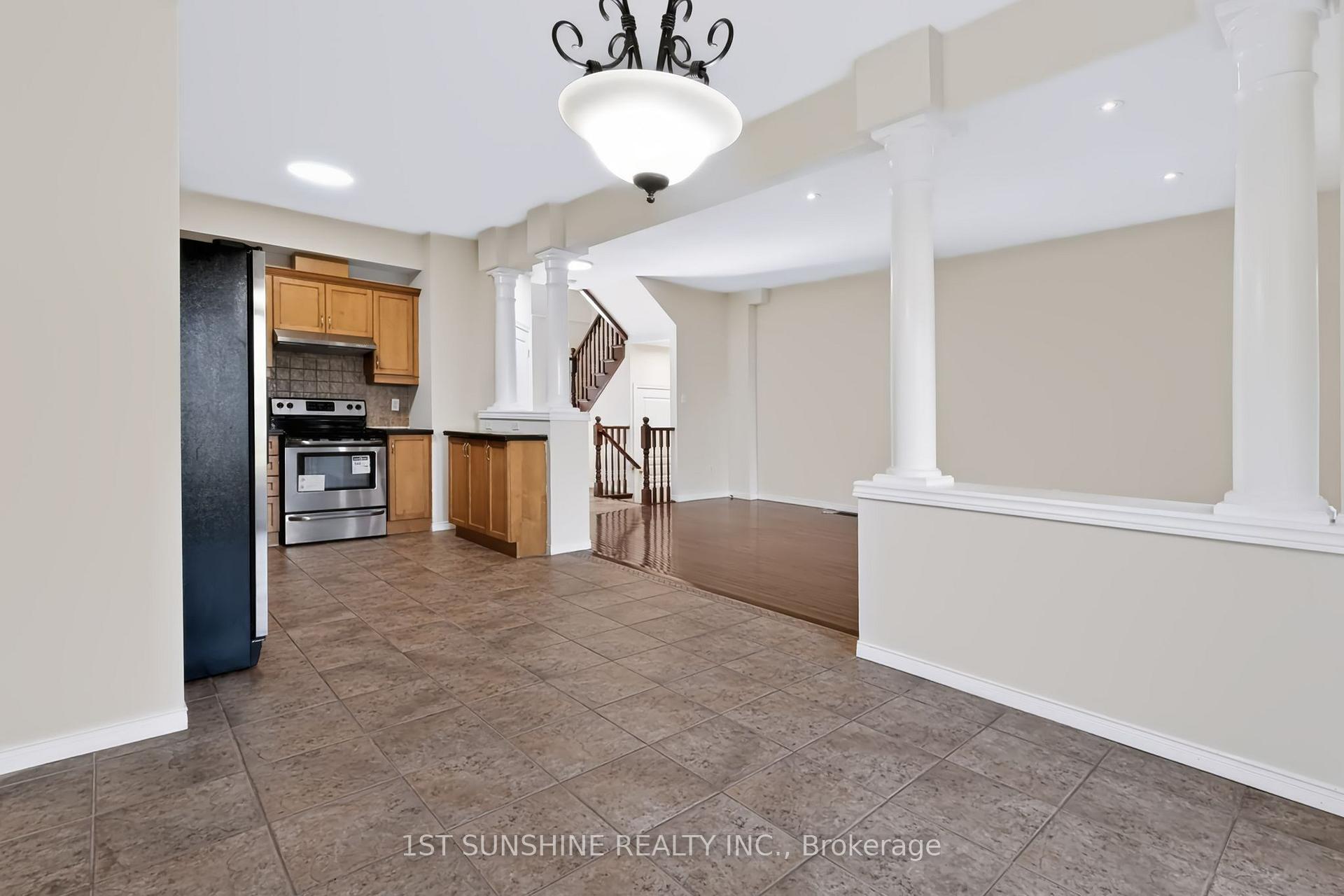 Photo 18 of 488 Stonehenge Drive, Hamilton, Meadowlands — HOMEH