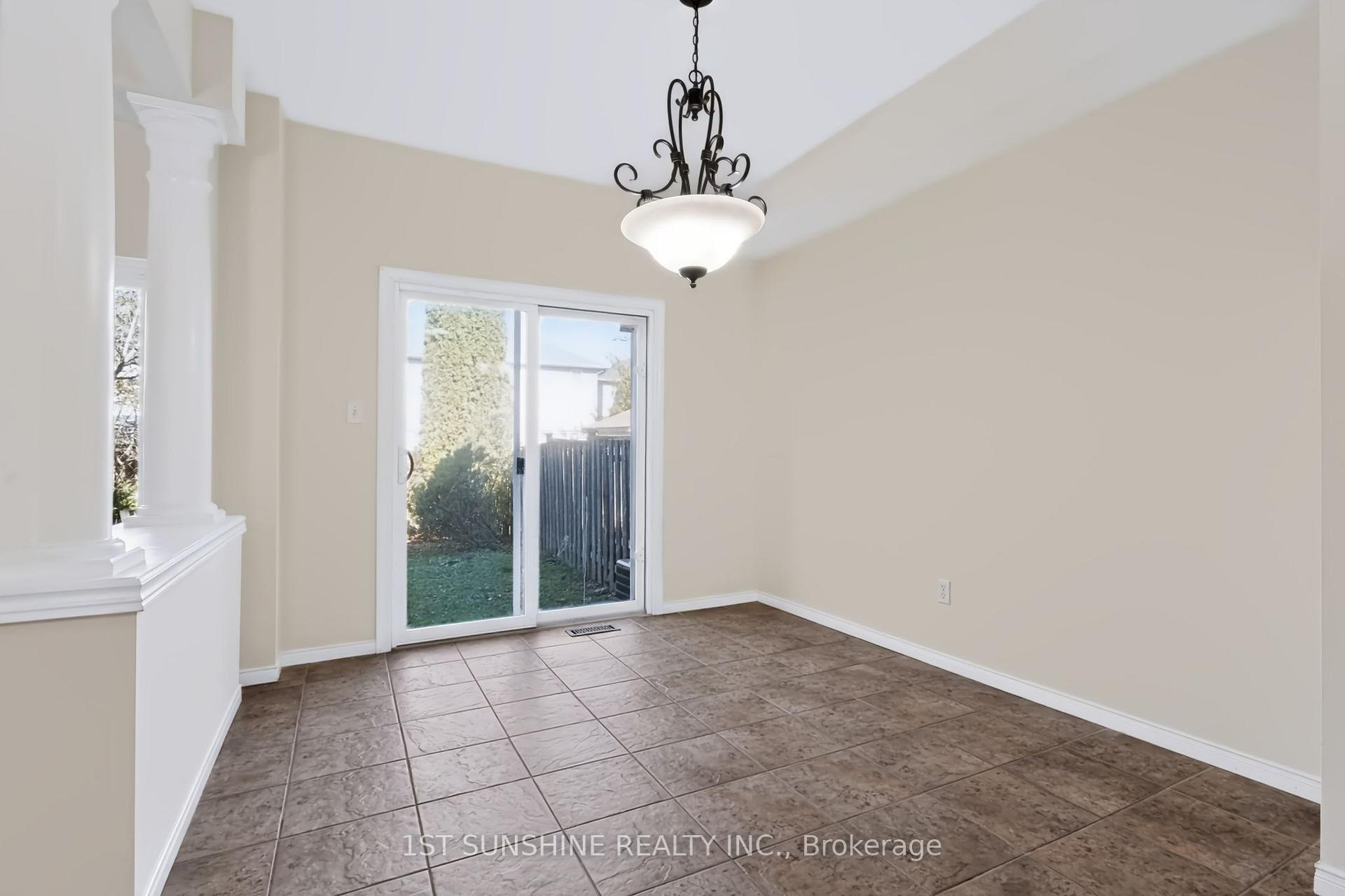 Photo 19 of 488 Stonehenge Drive, Hamilton, Meadowlands — HOMEH
