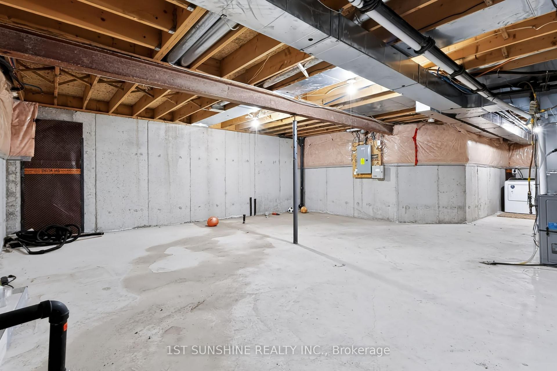 Photo 32 of 488 Stonehenge Drive, Hamilton, Meadowlands — HOMEH