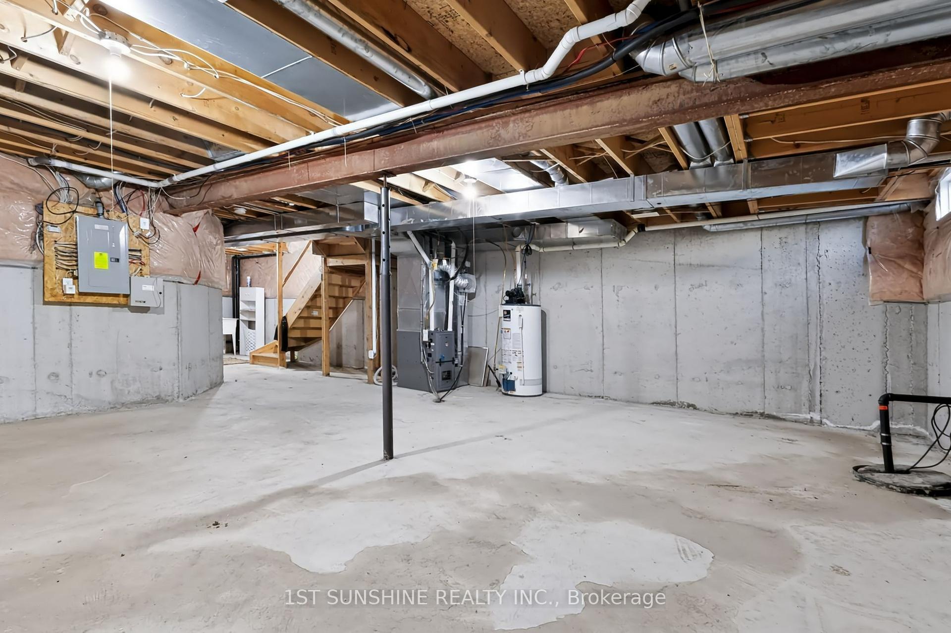 Photo 33 of 488 Stonehenge Drive, Hamilton, Meadowlands — HOMEH
