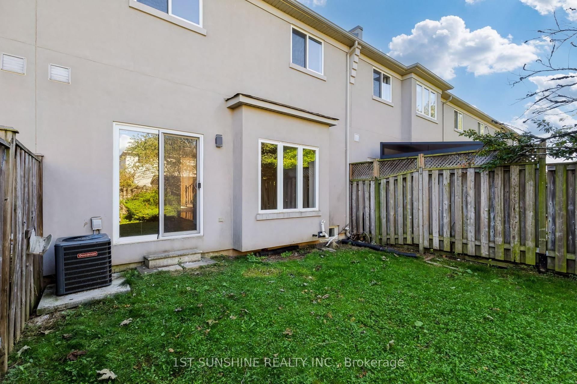 Photo 38 of 488 Stonehenge Drive, Hamilton, Meadowlands — HOMEH