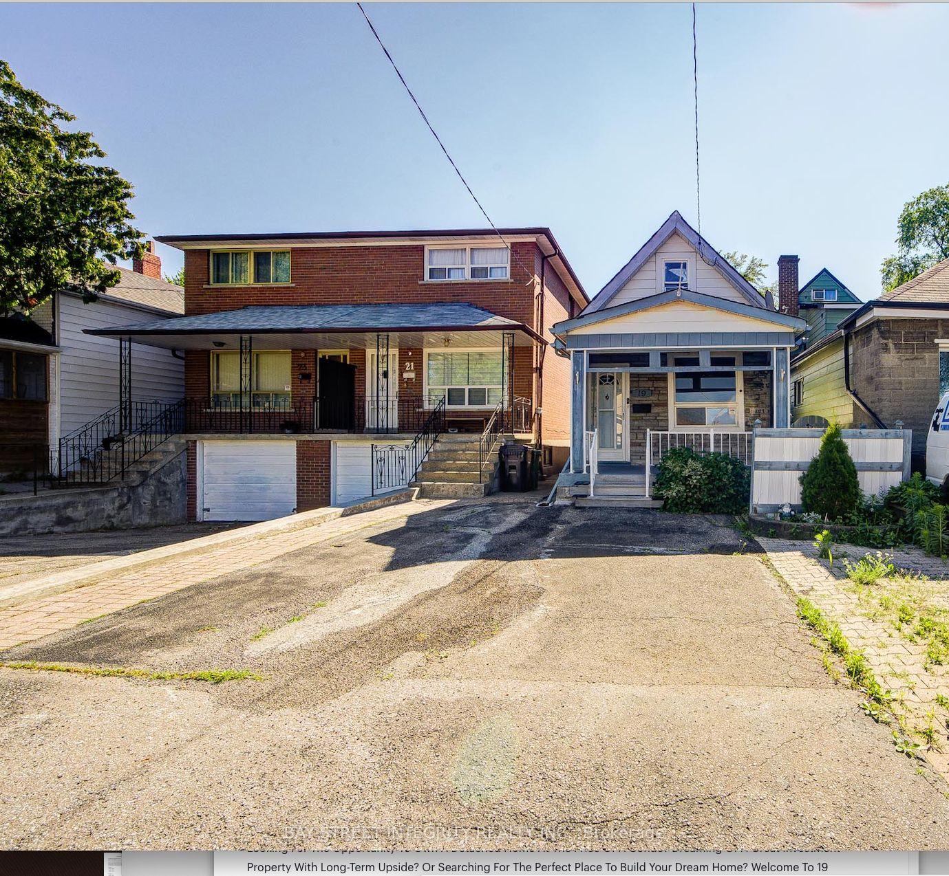 Photo 2 of 19 Robinson Avenue, Scarborough, Oakridge — HOMEH