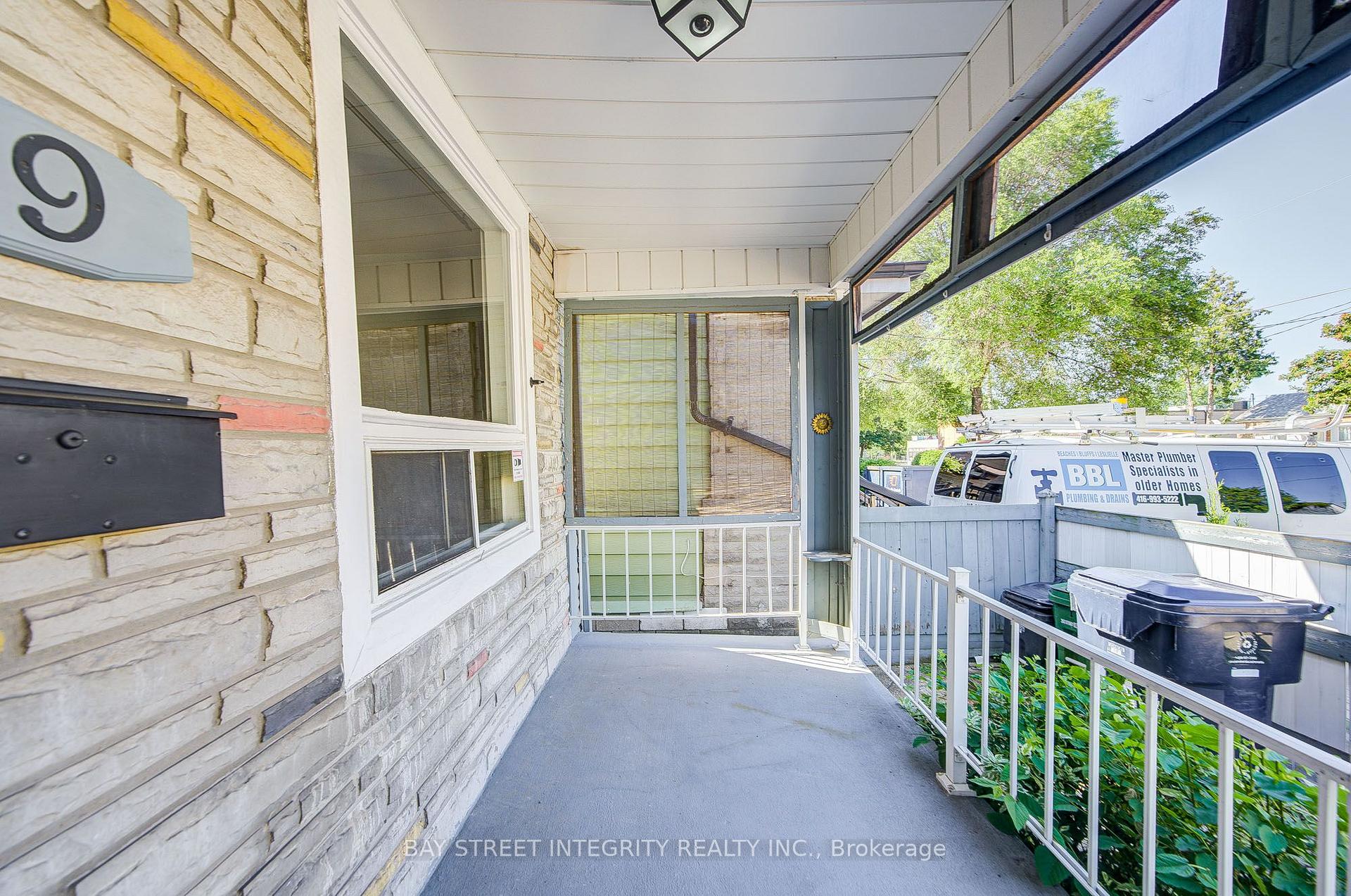 Photo 4 of 19 Robinson Avenue, Scarborough, Oakridge — HOMEH