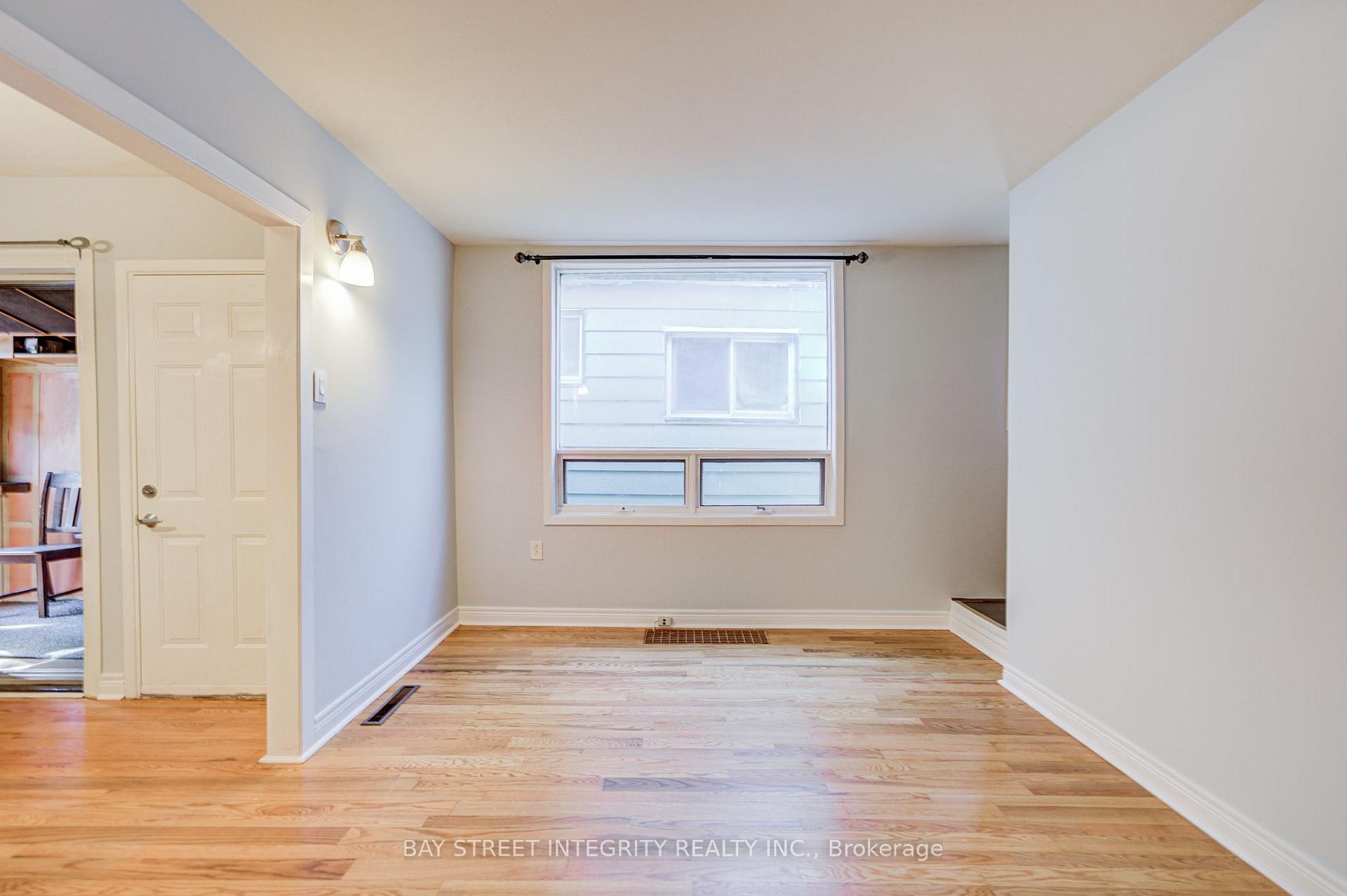 Photo 13 of 19 Robinson Avenue, Scarborough, Oakridge — HOMEH