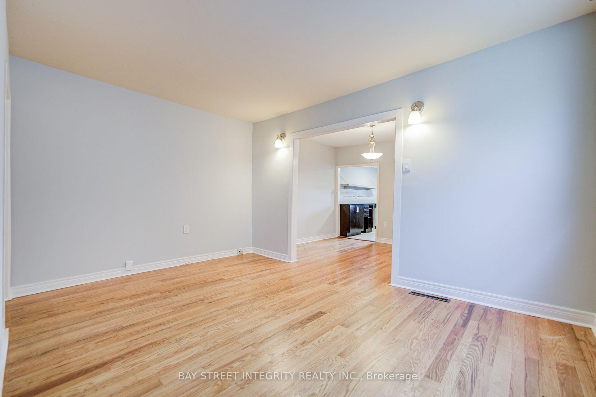 Photo 15 of 19 Robinson Avenue, Scarborough, Oakridge — HOMEH