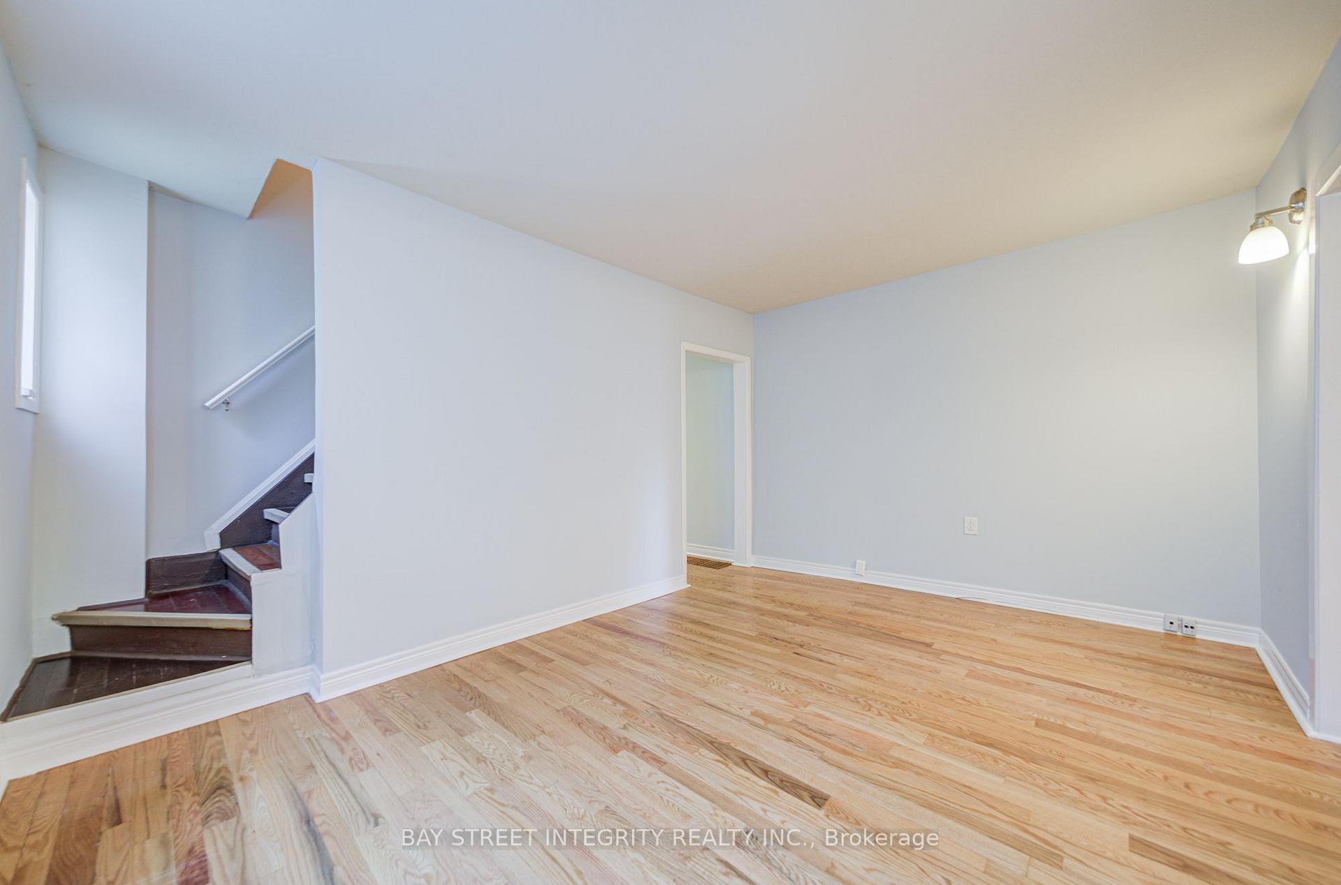 Photo 16 of 19 Robinson Avenue, Scarborough, Oakridge — HOMEH