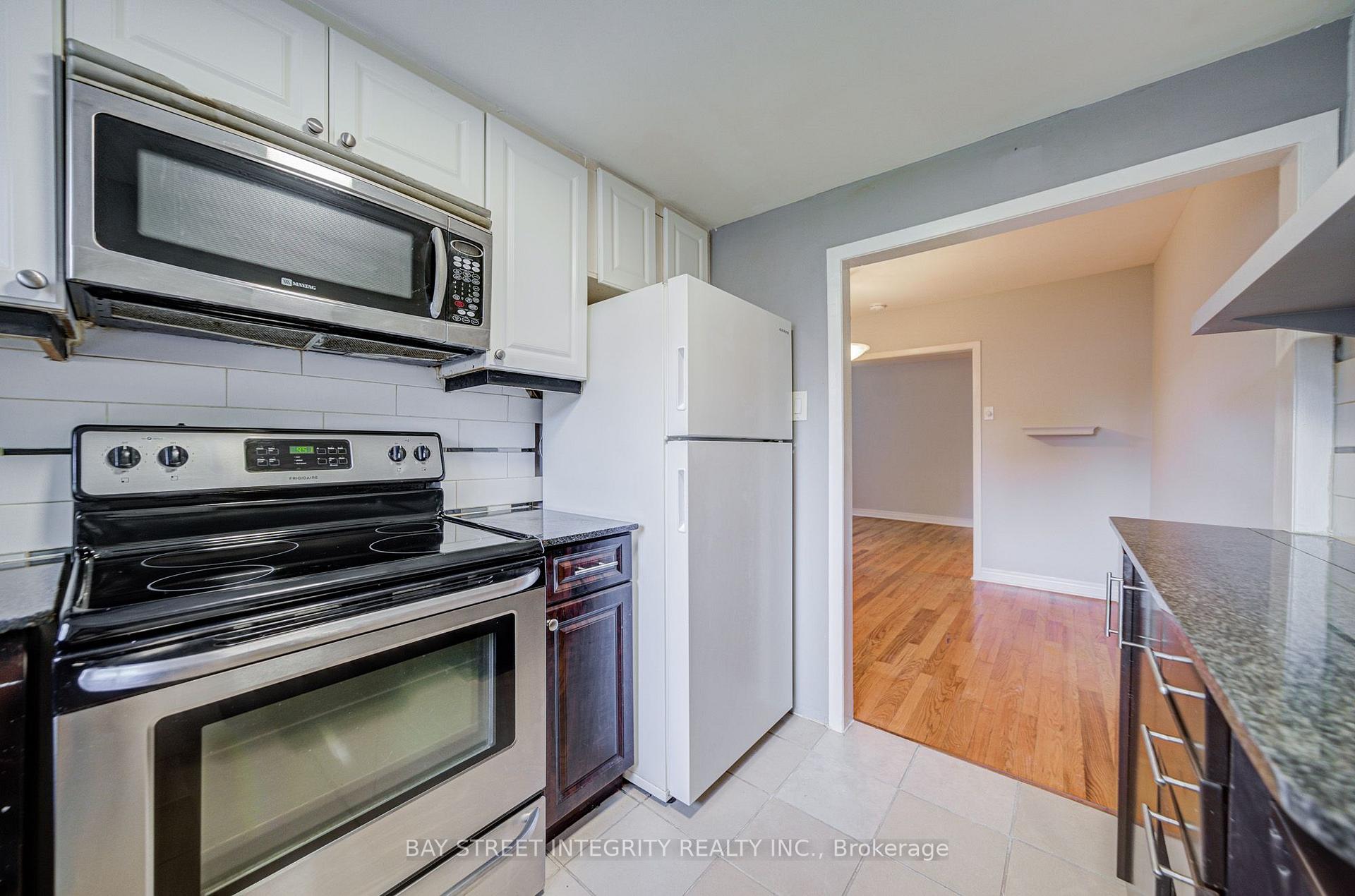 Photo 23 of 19 Robinson Avenue, Scarborough, Oakridge — HOMEH