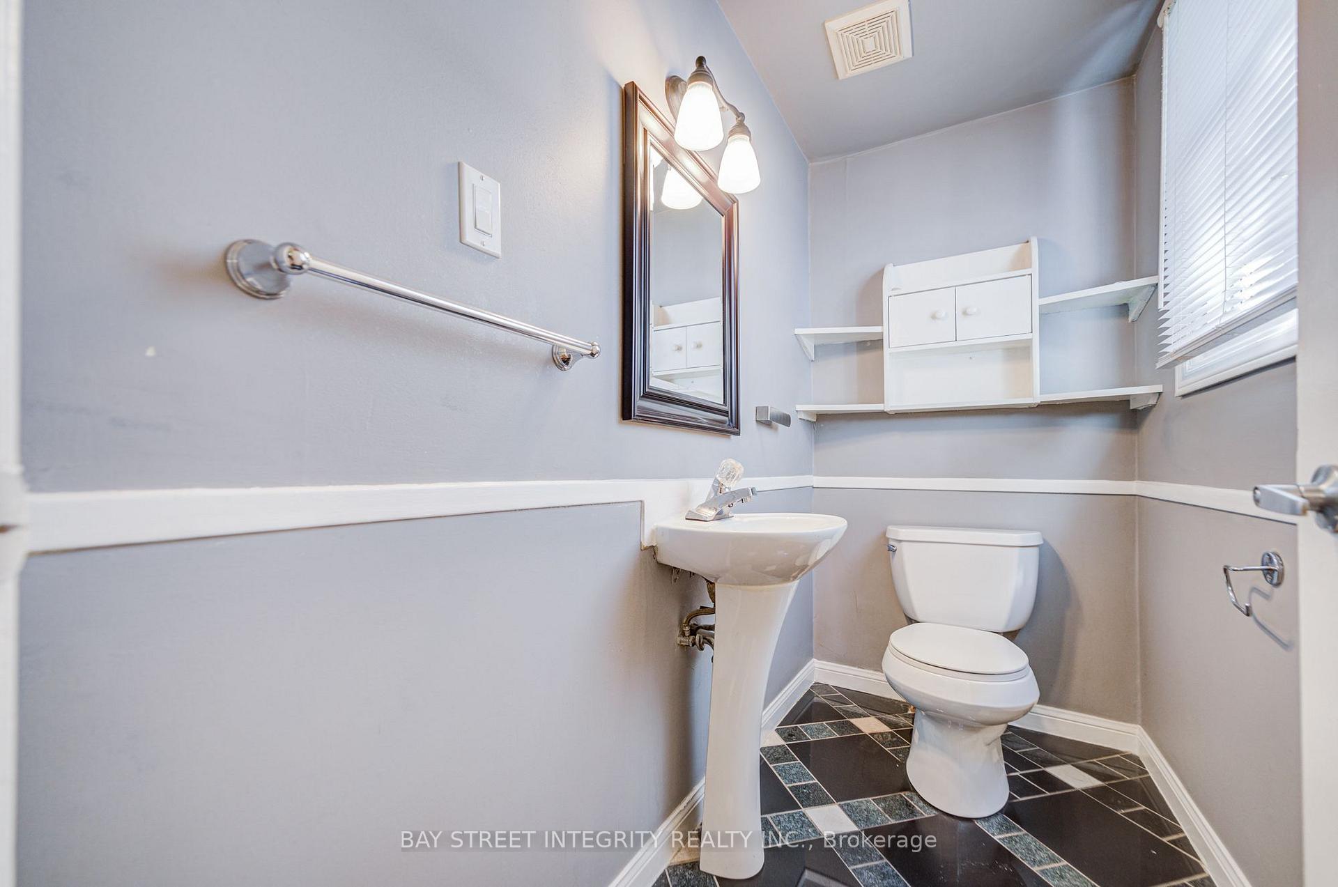Photo 26 of 19 Robinson Avenue, Scarborough, Oakridge — HOMEH