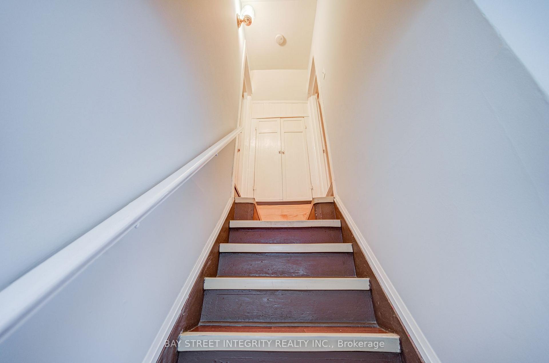 Photo 27 of 19 Robinson Avenue, Scarborough, Oakridge — HOMEH